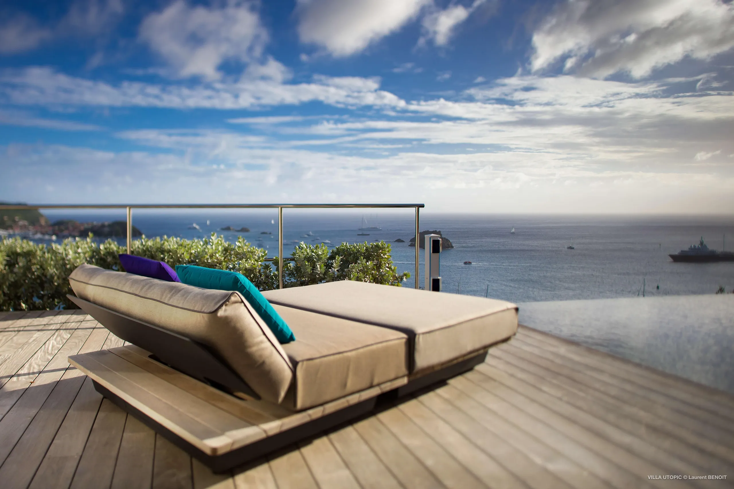 Elegant Luxe Estate with Infinity Pool and Captivating Views in Corossol — photograph 8
