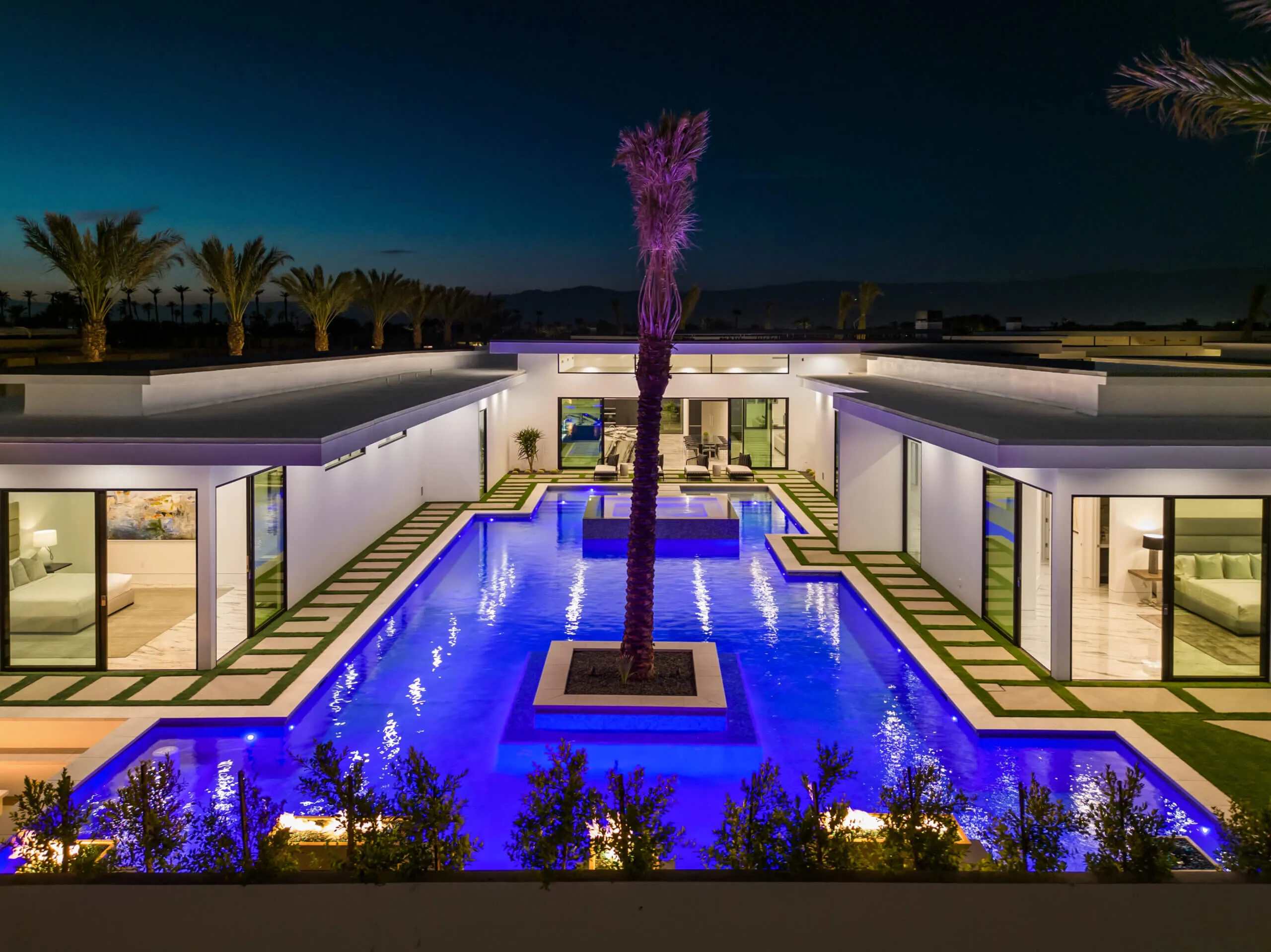 Stunning Modern Villa with Private Pool and Top-tier Amenities Near Palm Springs — photograph 2