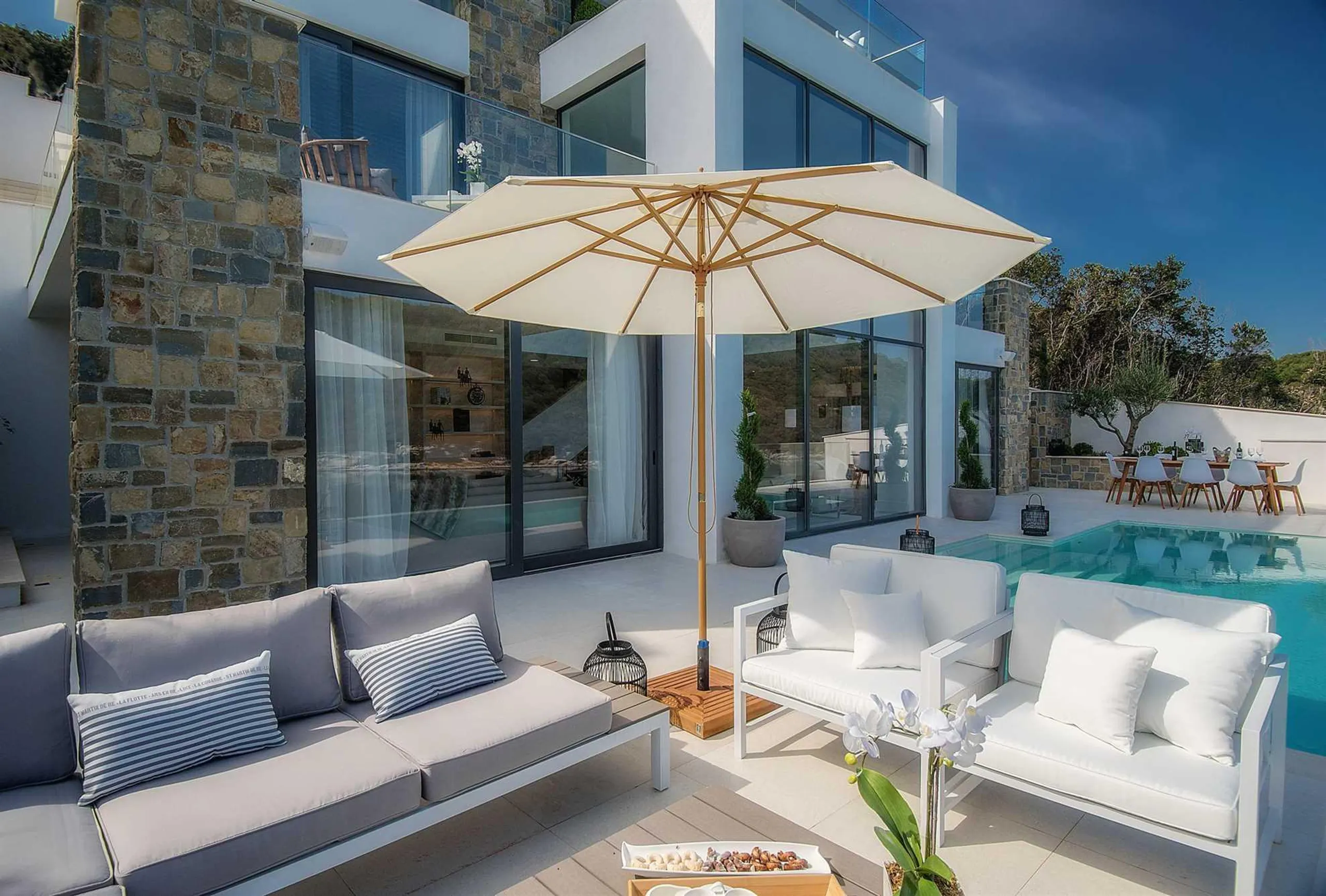 Splendid Modern Villa with Private Pool and Gorgeous Bay View — photograph 6