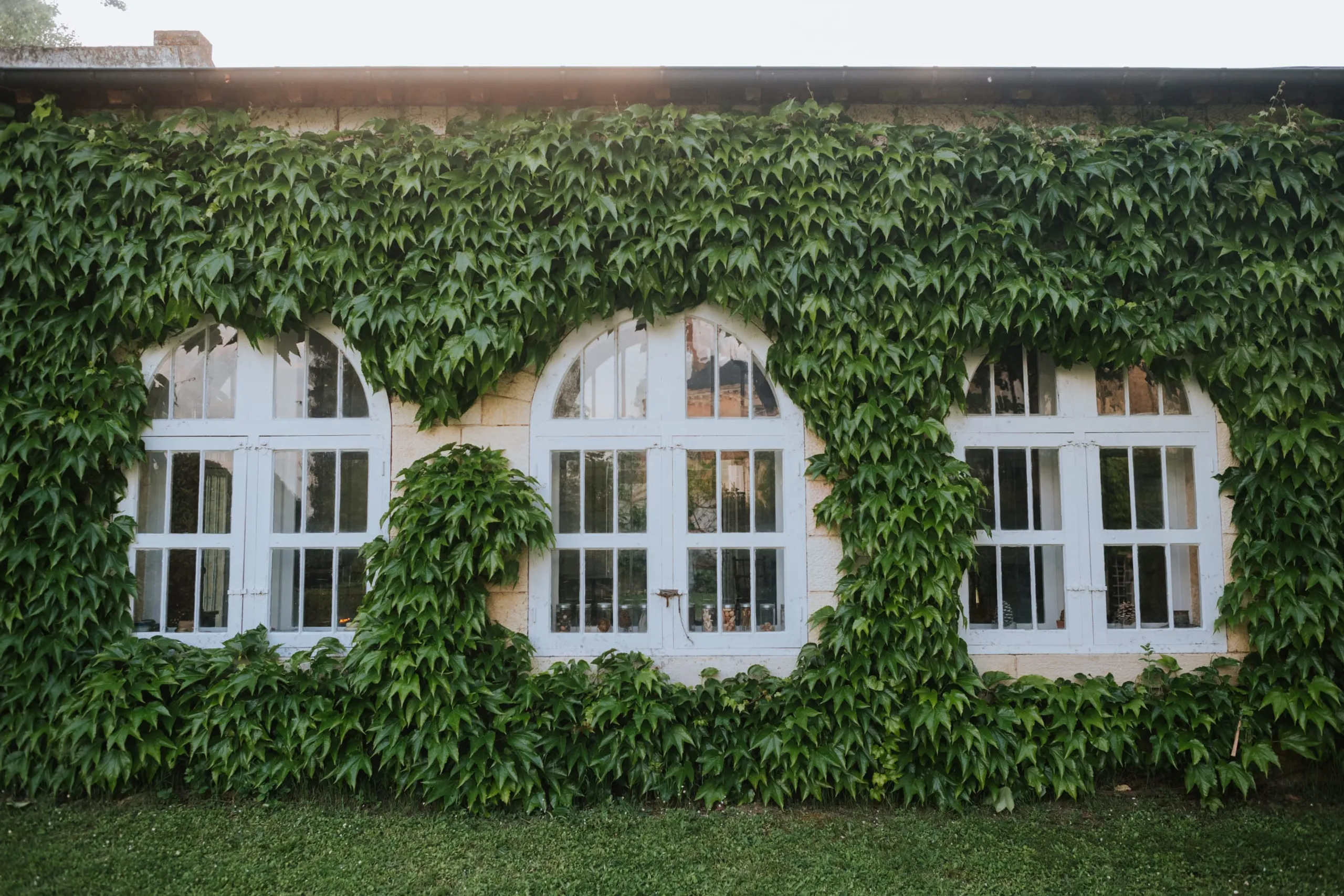 Breathtakingly Beautiful 16th Century Estate with Private Pools and Overlooking Views of Anglin River — photograph 10