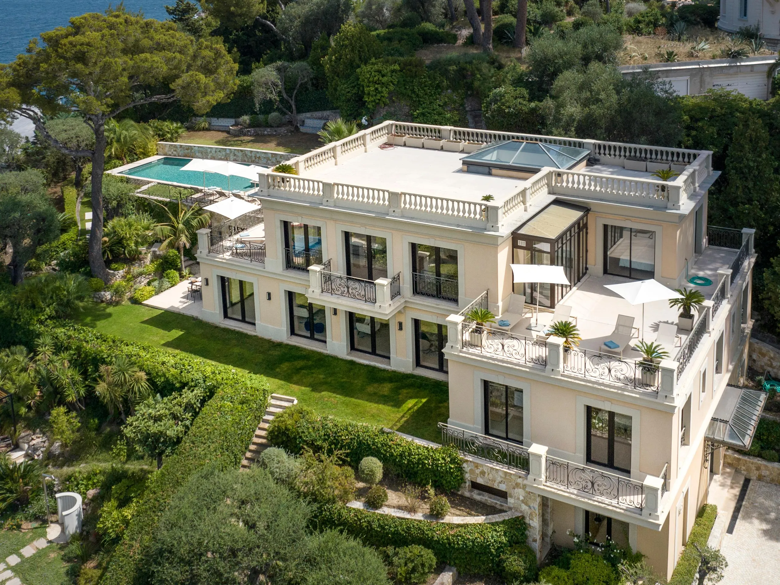 Lavish Modern-Contemporary Villa with Heated Pool and Sea Access, Saint Jean Cap Ferrat