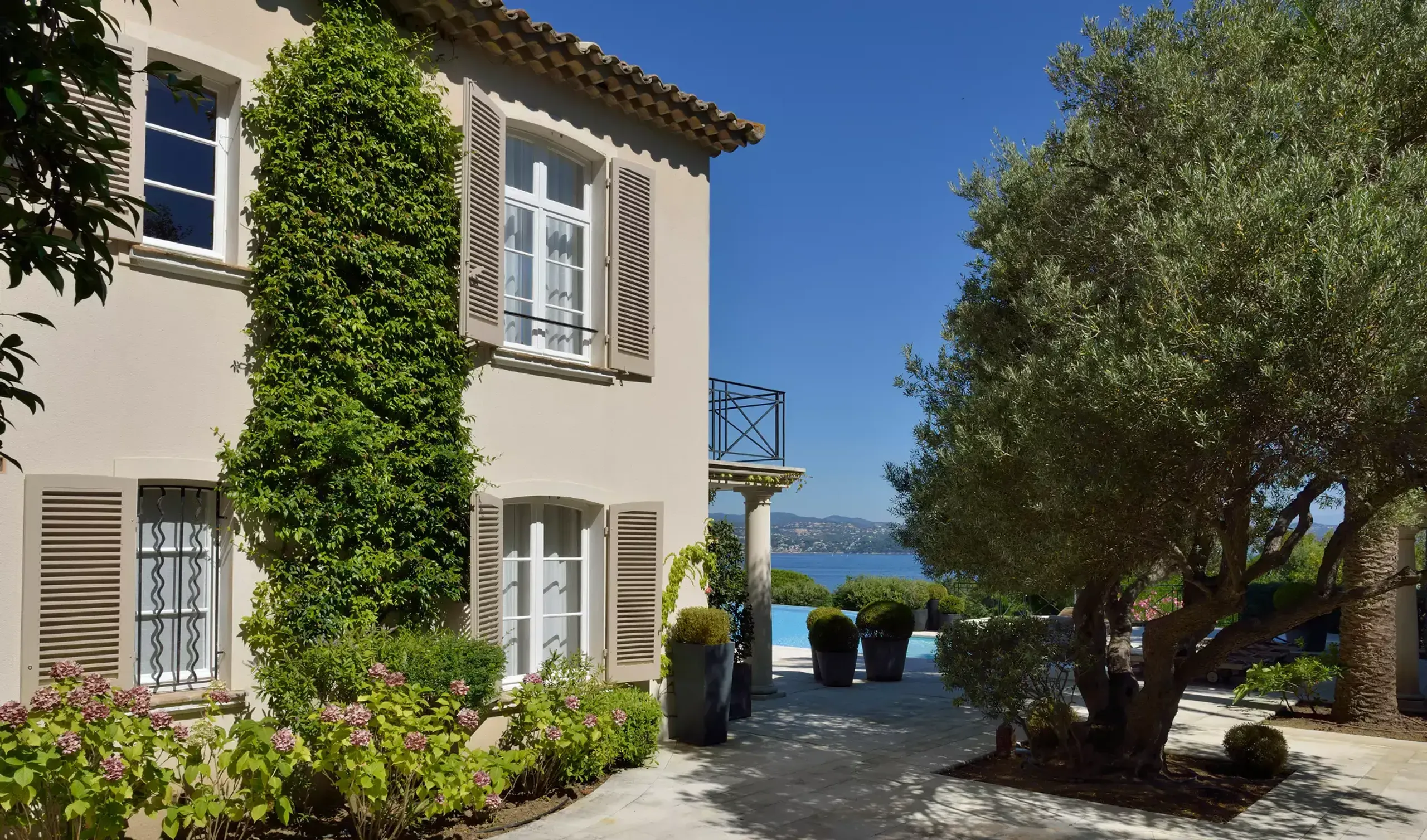 Exquisite Villa with Two Private Pools and Captivating Sea View — photograph 10