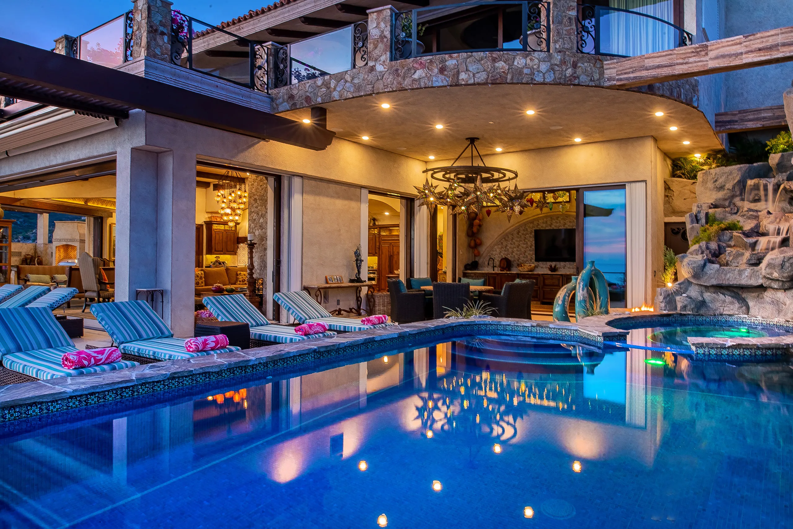 Enchanting Views of the Pacific Ocean from Four Level Luxury Compound with 2 Pools! — photograph 5