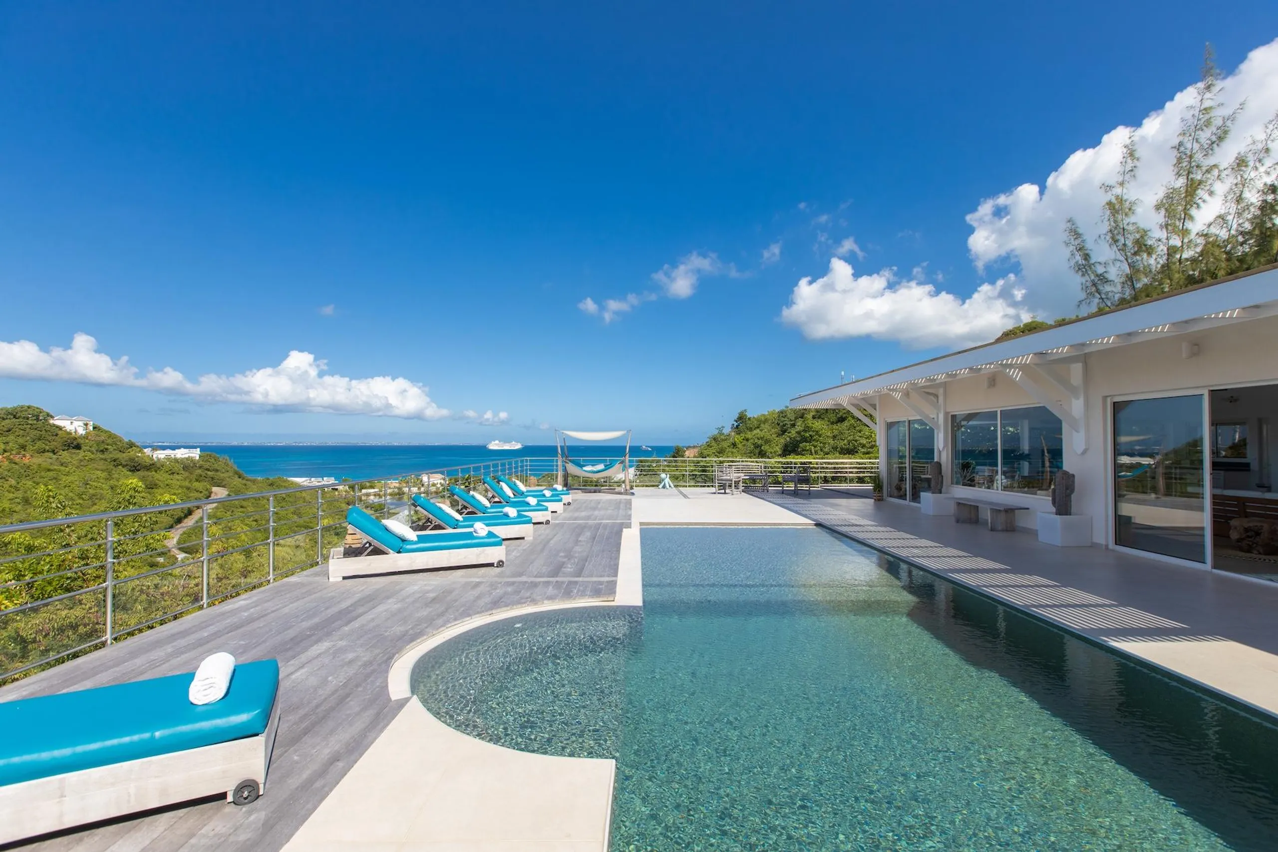 St Martin Modern Sun Villa with Heated Pool and Panoramic Views — photograph 10