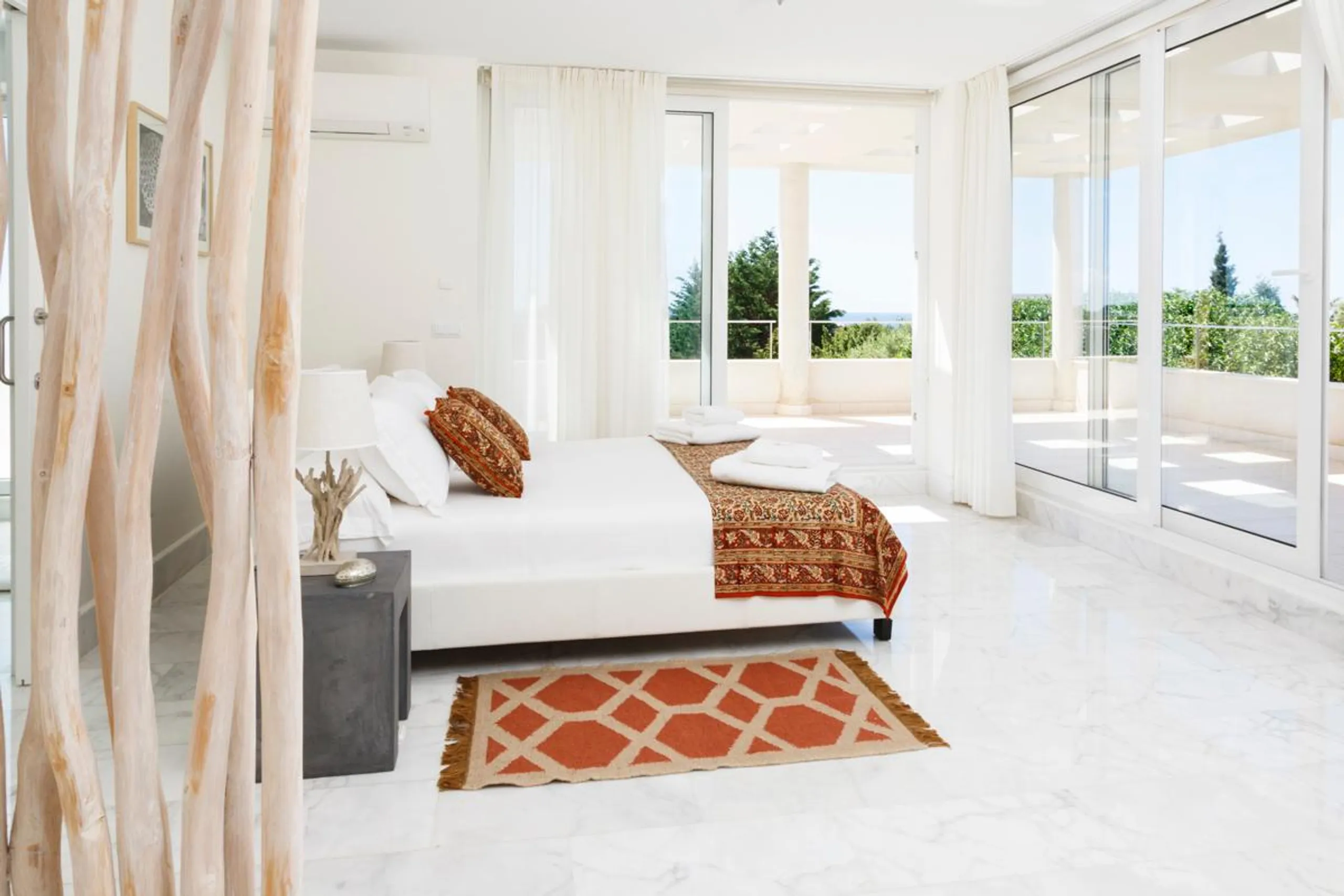 Exquisite 5BR Villa with Private Pool and Sea Views — photograph 5