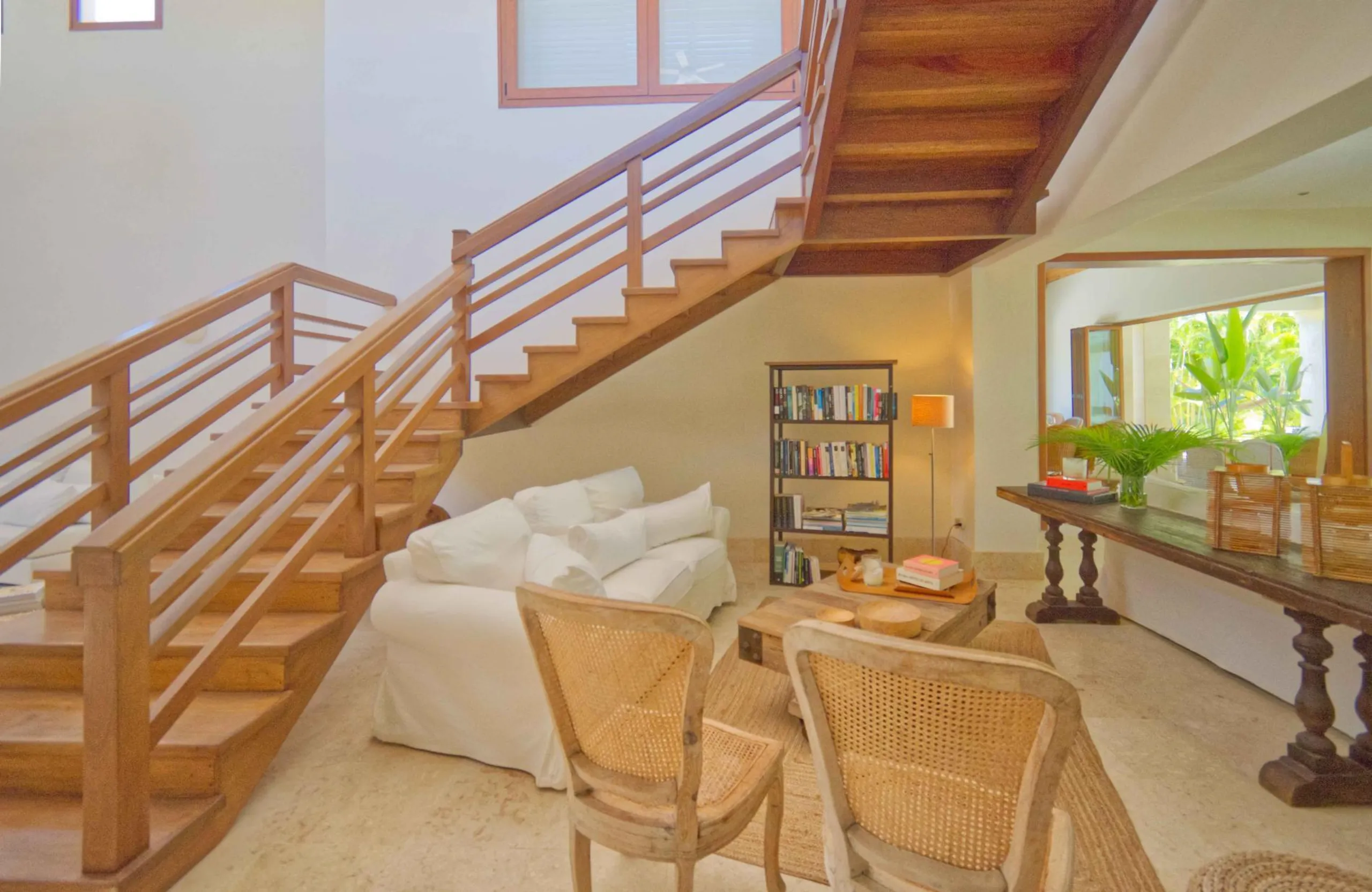 Light Filled 5BDR Villa with Private Pool, and Golf Views — photograph 7