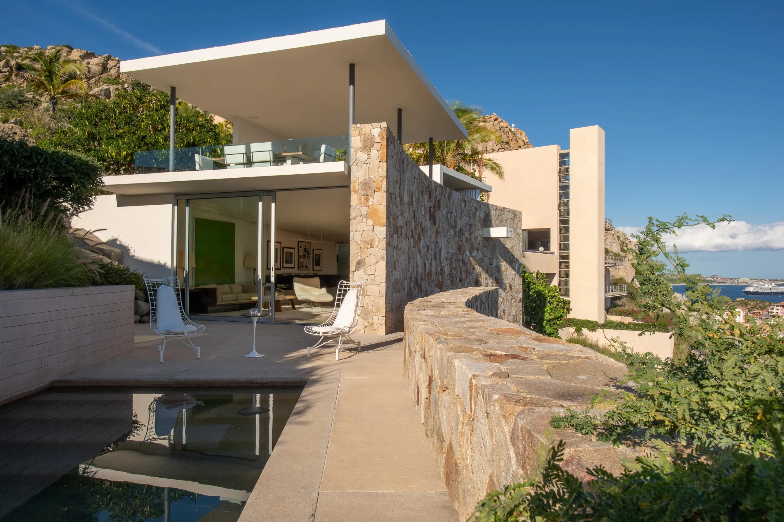 Captivating Cabo San Lucas Villa with Invigorating Pool and Stunning Ocean Views — photograph 2