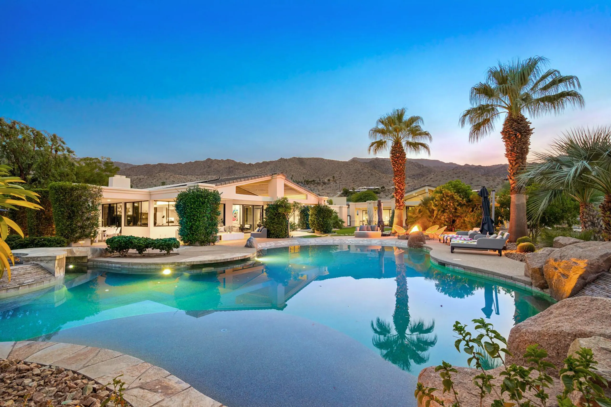 Incredible Paradise Estate with Private Golf, Pool, and Wet Bar, Palm Desert