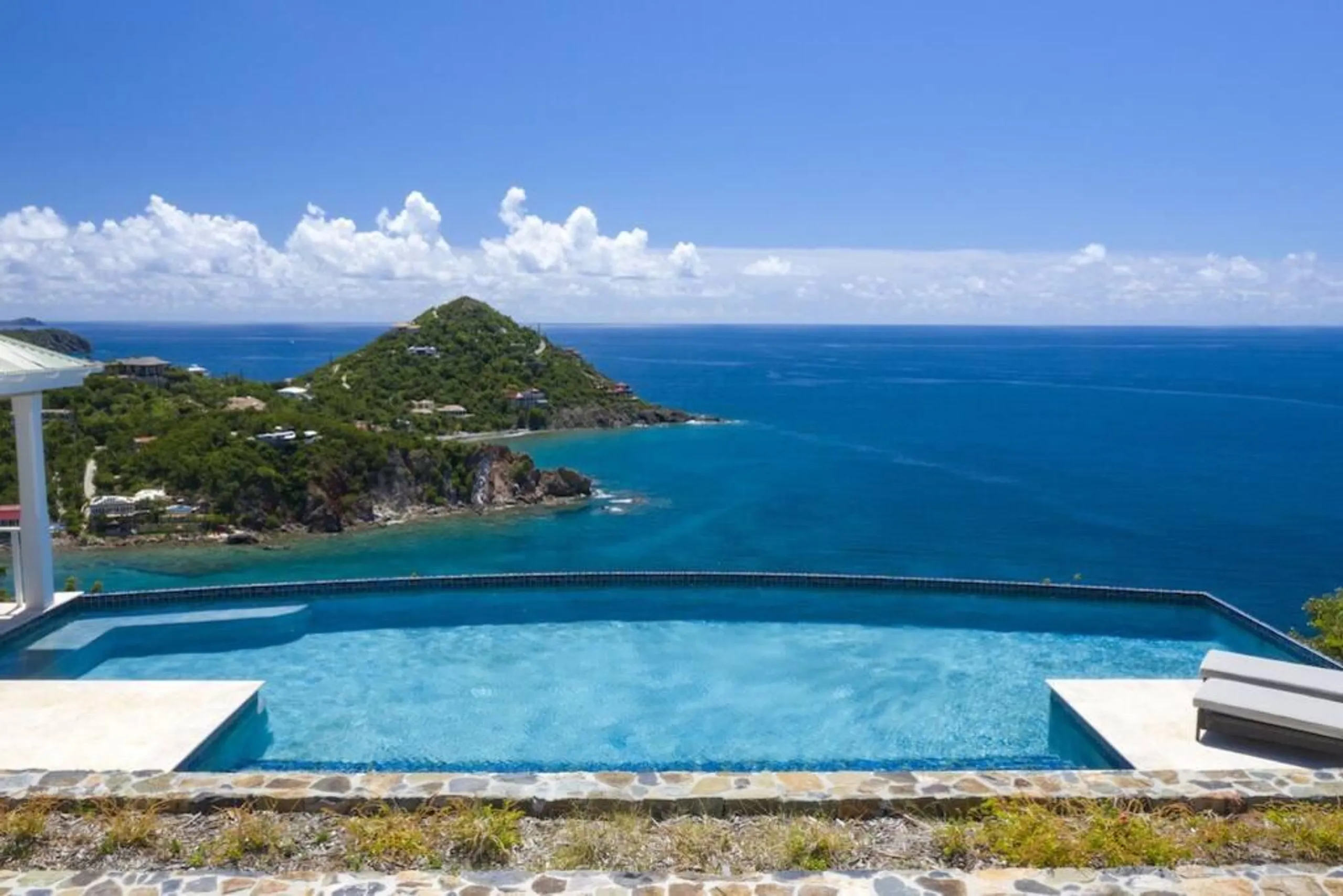 Magnificent Cruz Bay Estate with Invigorating Pool and Sun Deck — photograph 2