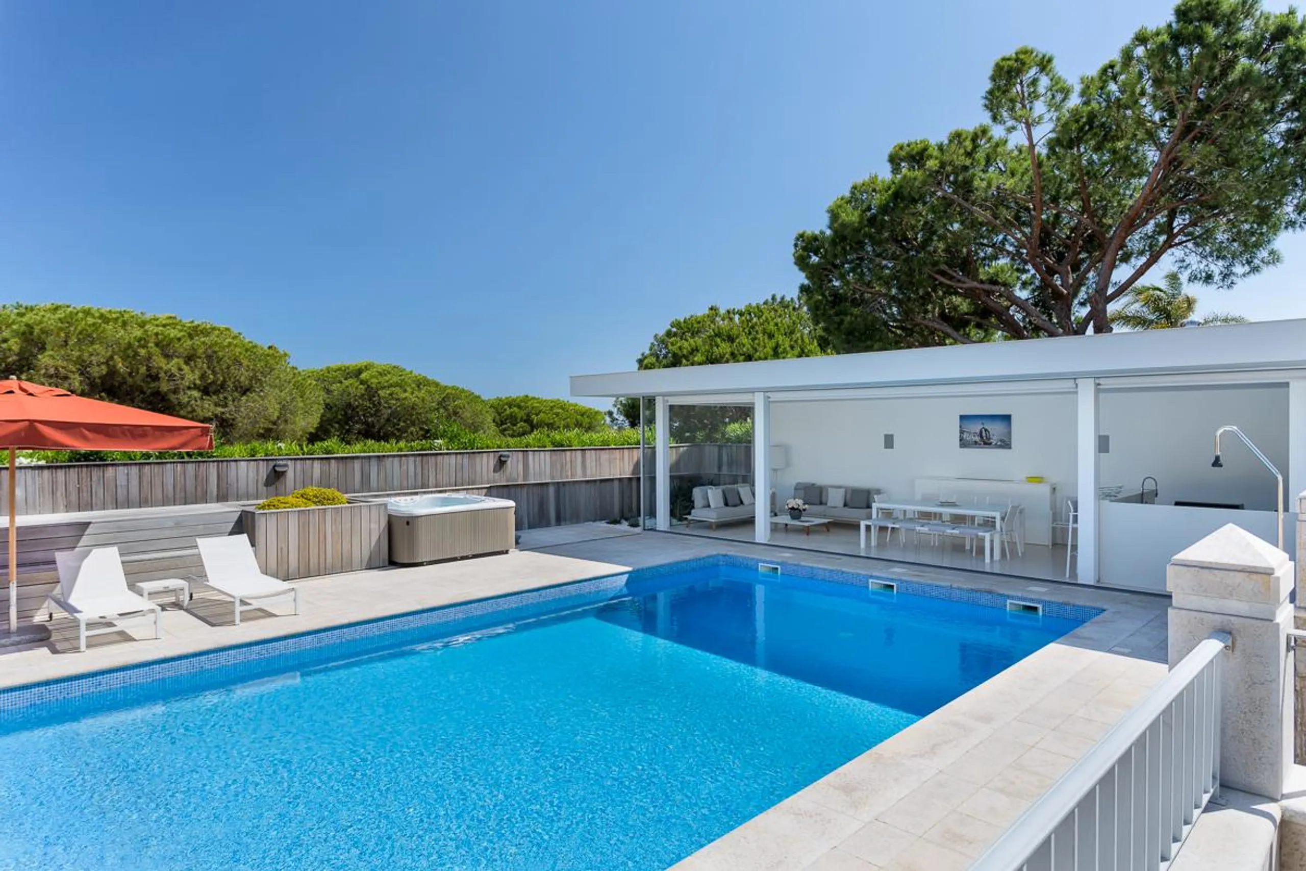 First-class Villa in Quinta do Lago with Private Pool, Jacuzzi and Beaches Nearby — photograph 4