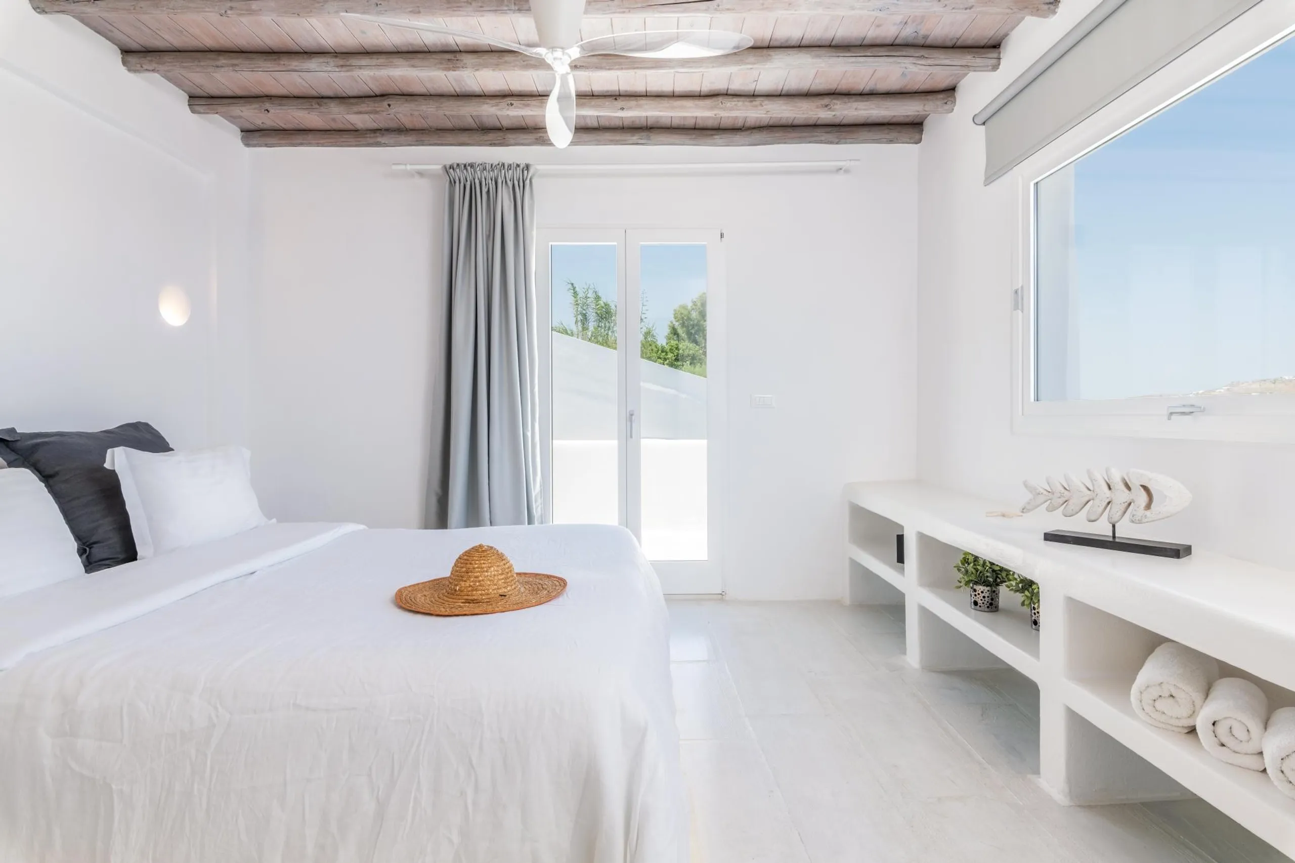 Noble Mykonos Estate with Private Pool and Stunning Views — photograph 9