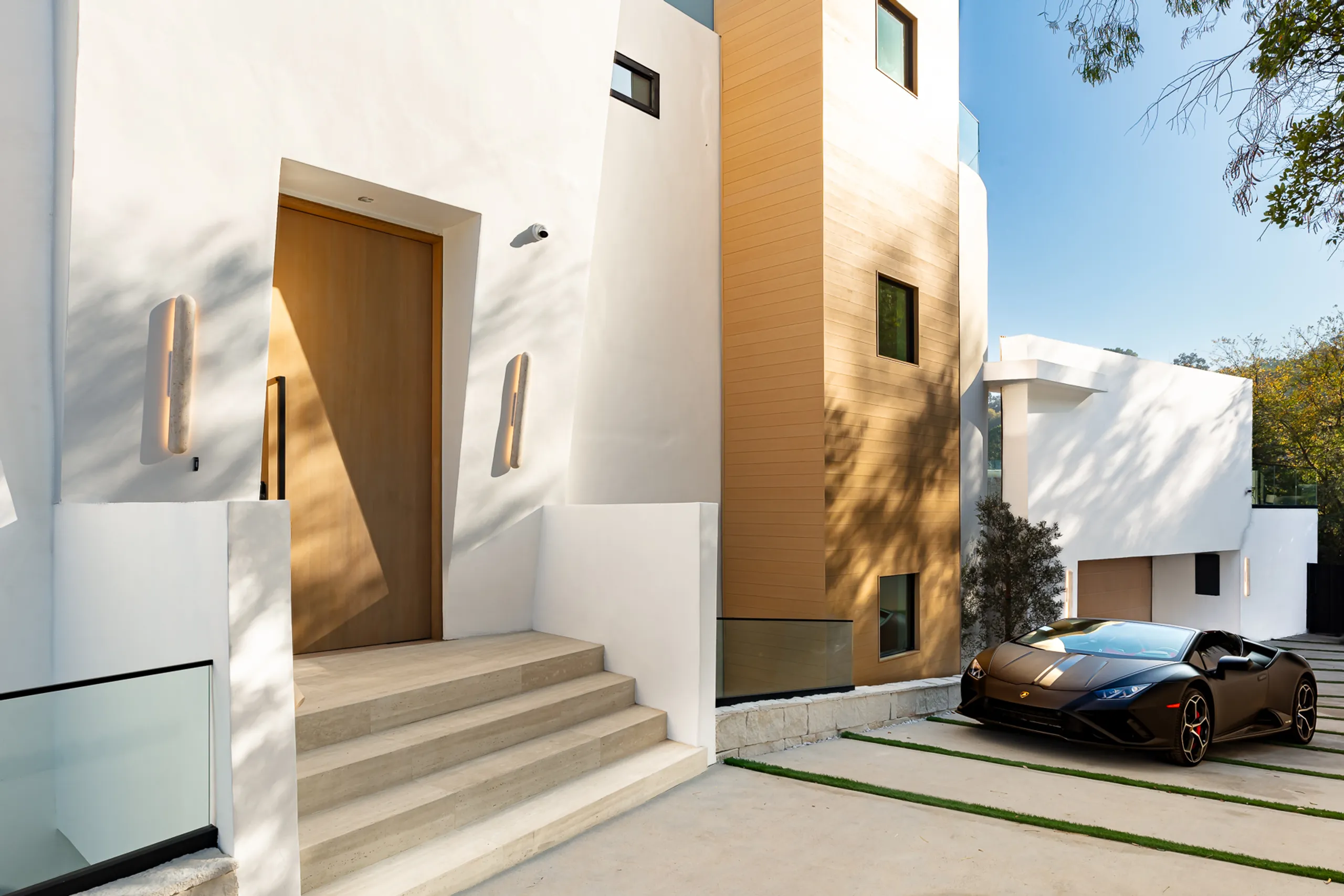 Sophisticated Grand Villa with Infinity Pool, and Sweeping Valley Views — photograph 10
