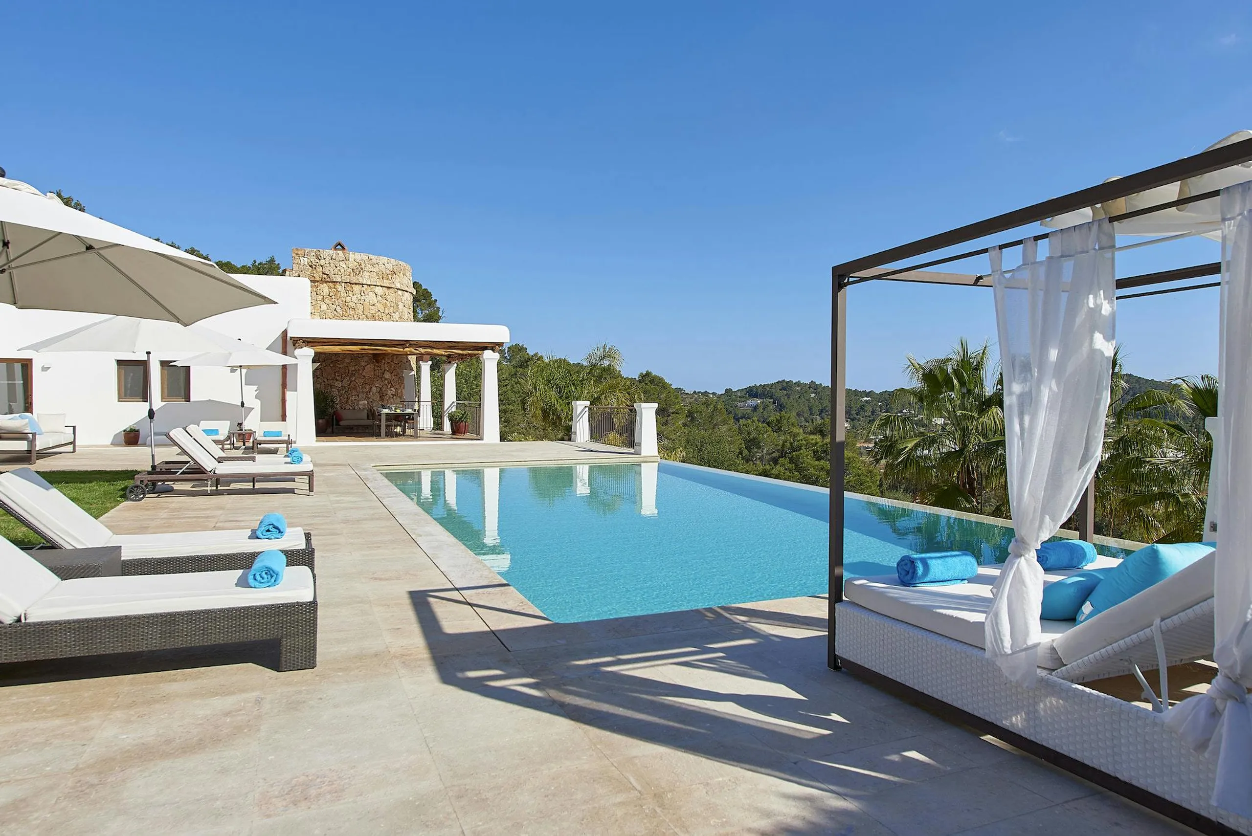 Resplendent Ibiza Estate with Infinity Pool and Outdoor Dining — photograph 3
