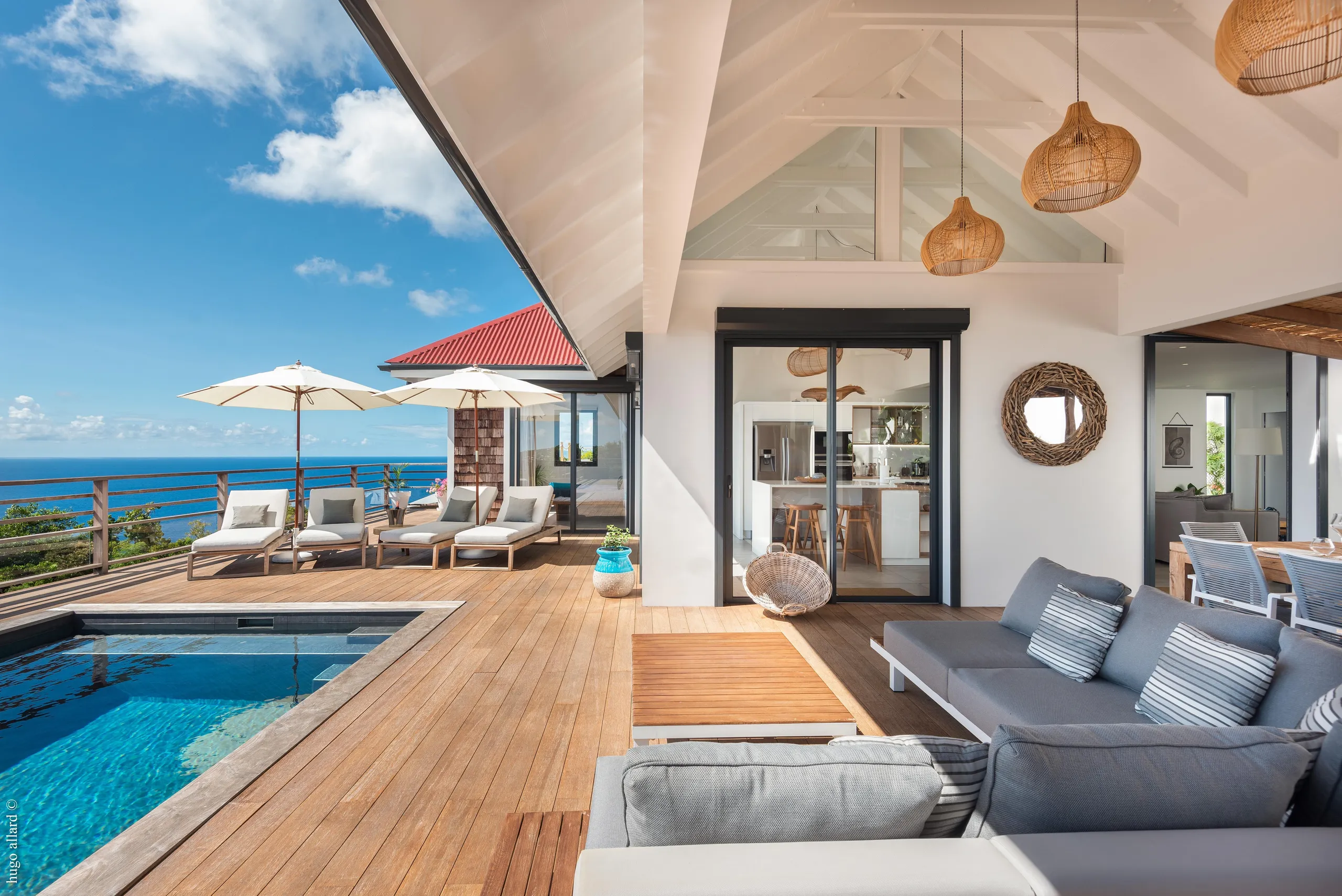 Exquisite Oceanside Villa with Private Pool and Sweeping Sea Views — photograph 3