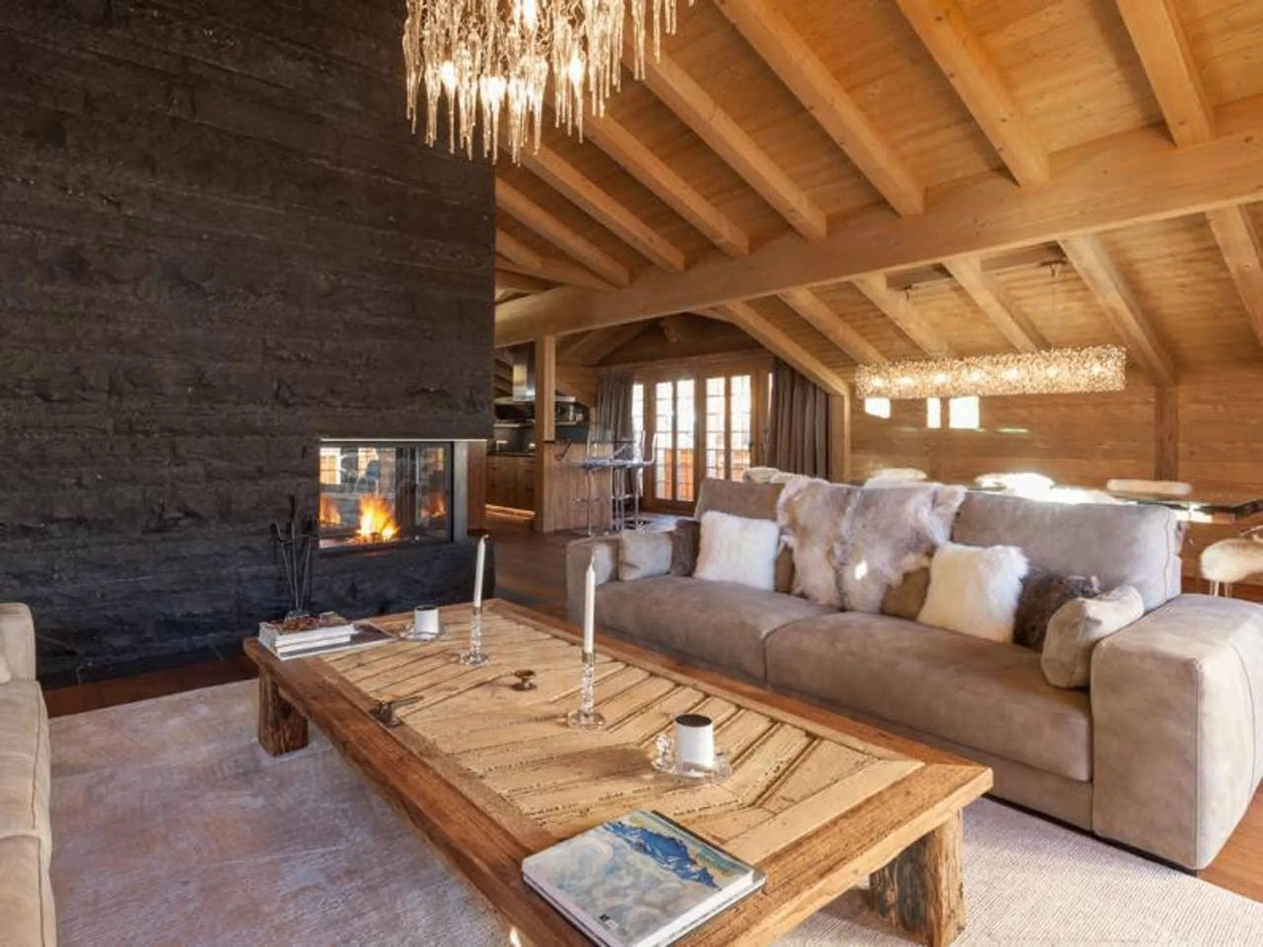 Stunning Modern Chalet with Indoor Pool and Spa — photograph 7