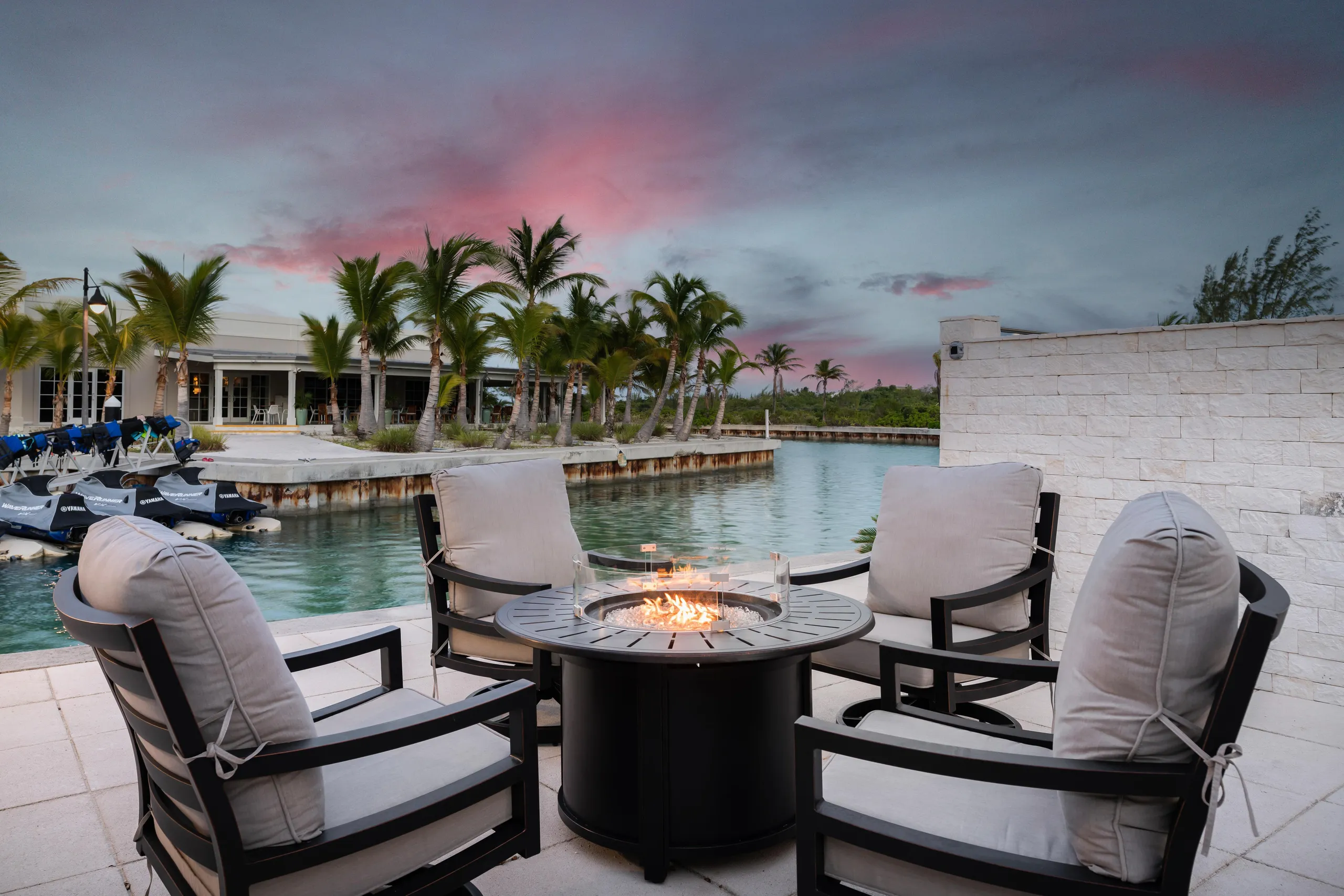 A Brand-New Canal-Side Cul de Sac Villa with Stunning Island Views — photograph 6