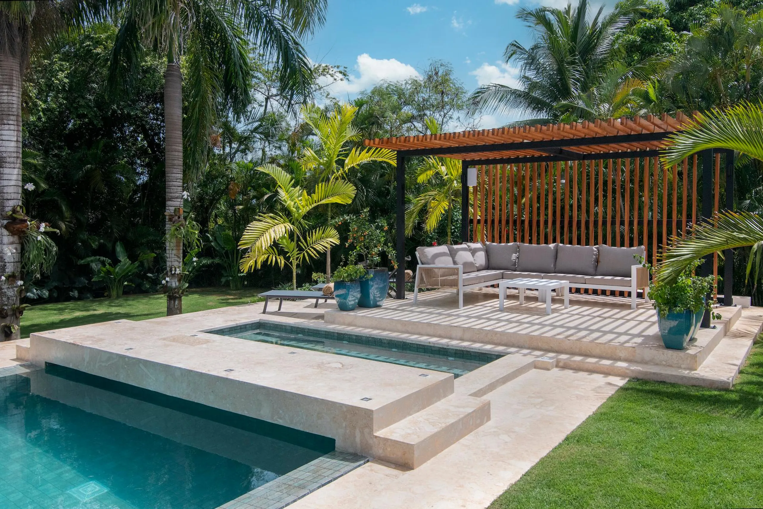 Relax in Style Panoramic Mountain View Villa — photograph 7