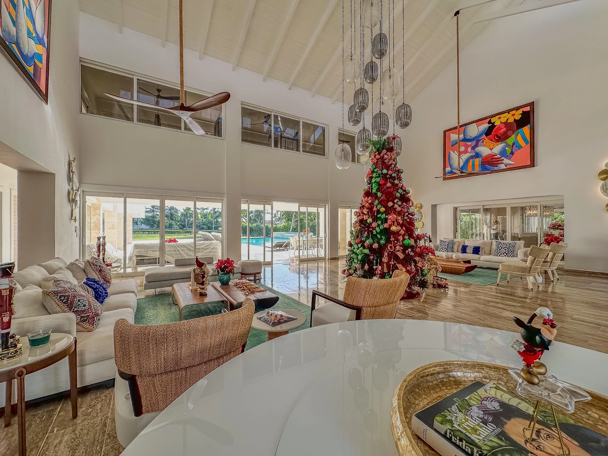 Radiant 6BR Villa with Private Pool, Surrounded by Ocean and Nature — photograph 10