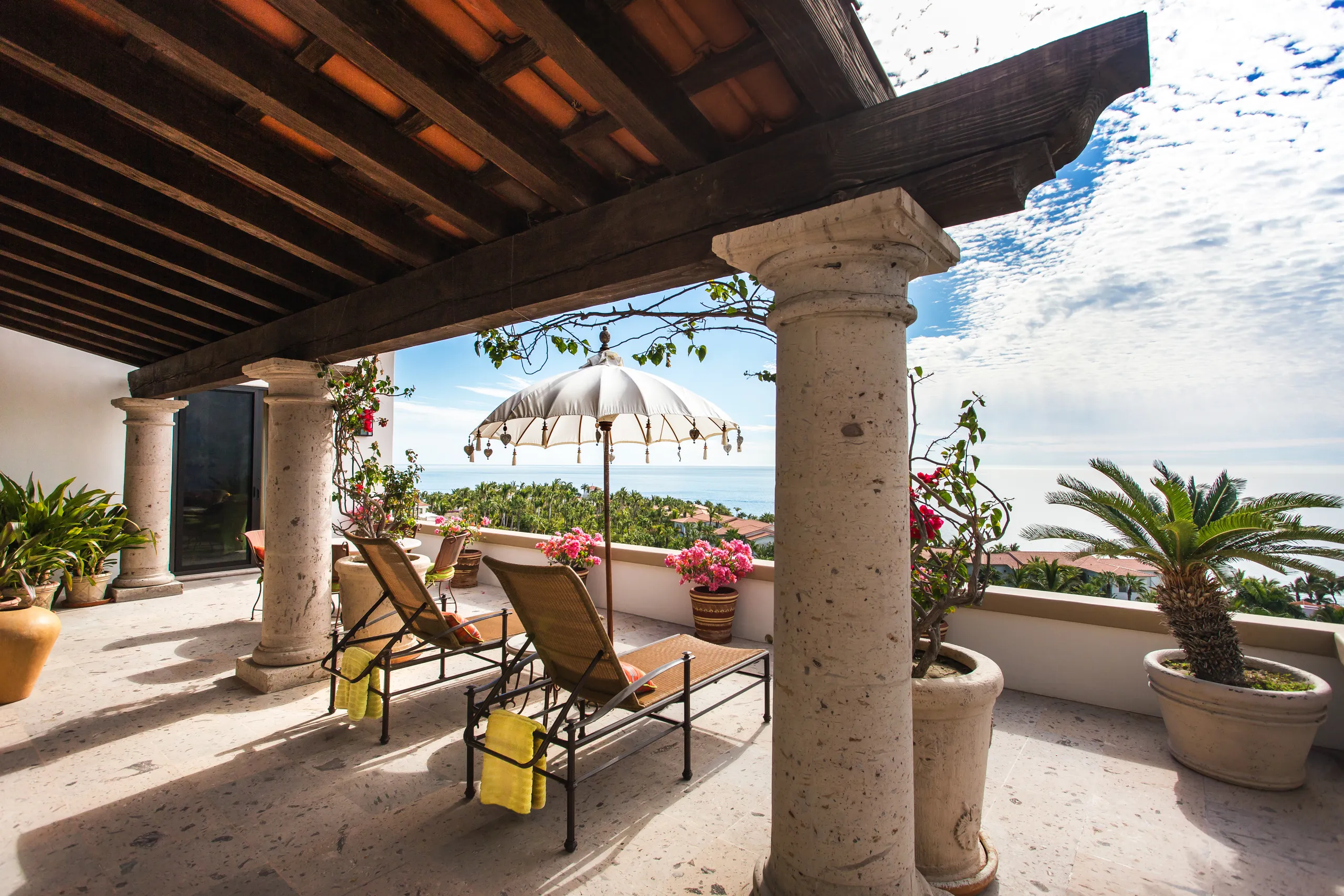 Immersive 4-Bedroom Villa with Infinity Pool, Sea Views and Palmilla Access — photograph 4