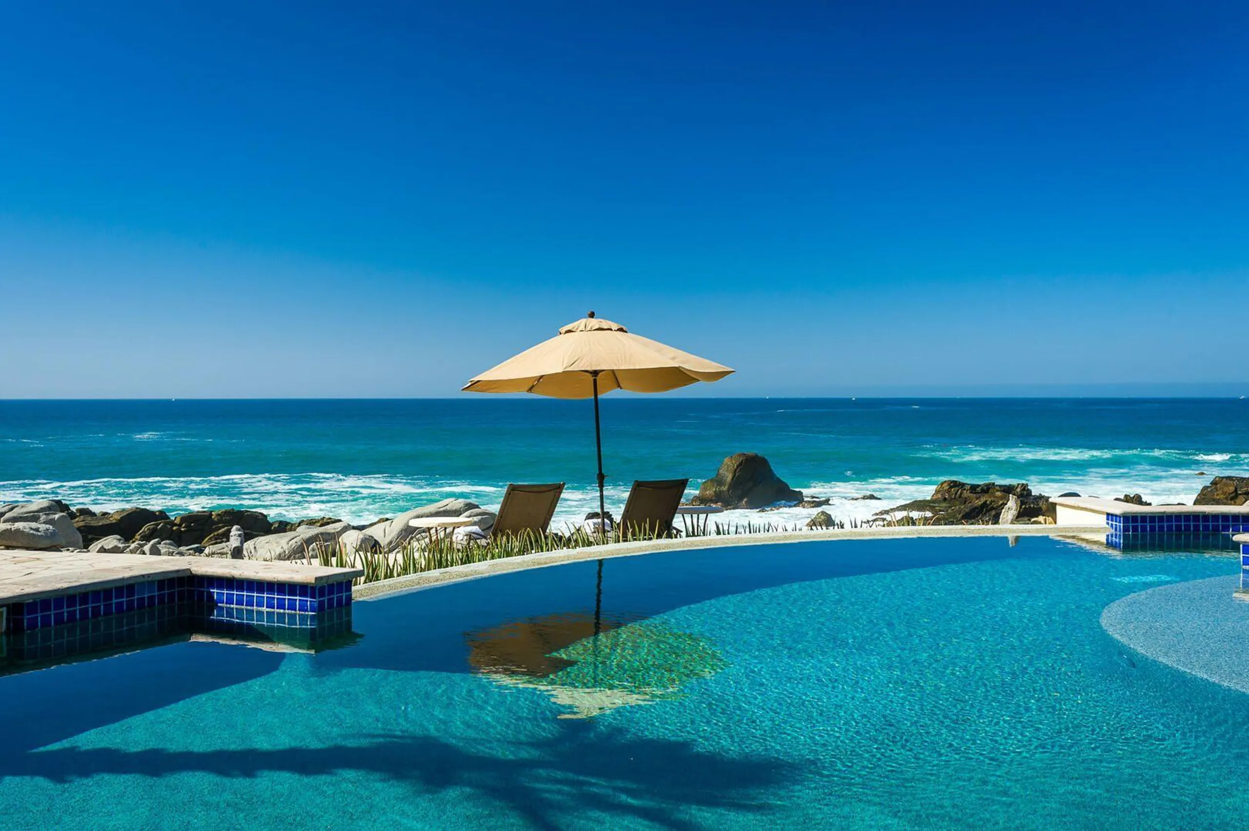 Punta Ballena Oceanfront Villa with Private Pools and Incredible Ocean Views — photograph 12