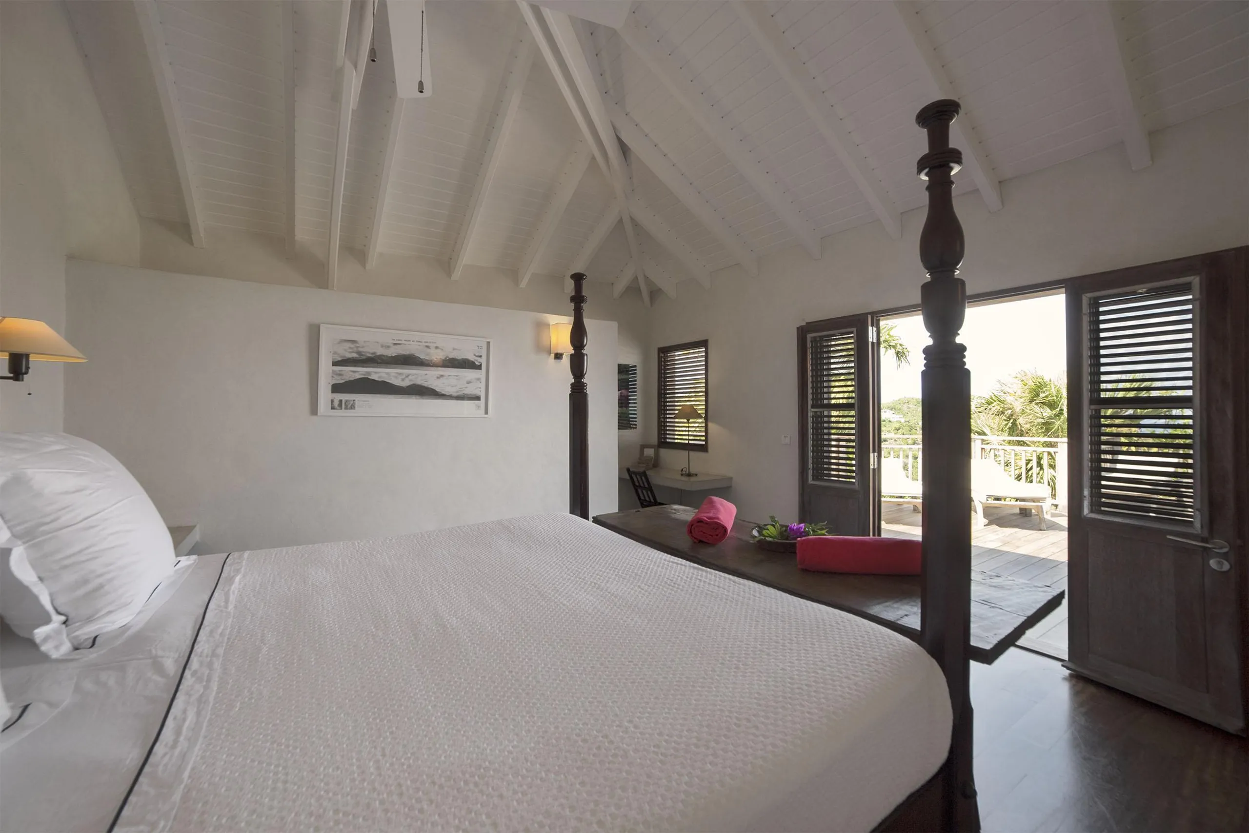 Stylish Seaside Villa with Private Pool and Gourmet Kitchen — photograph 9