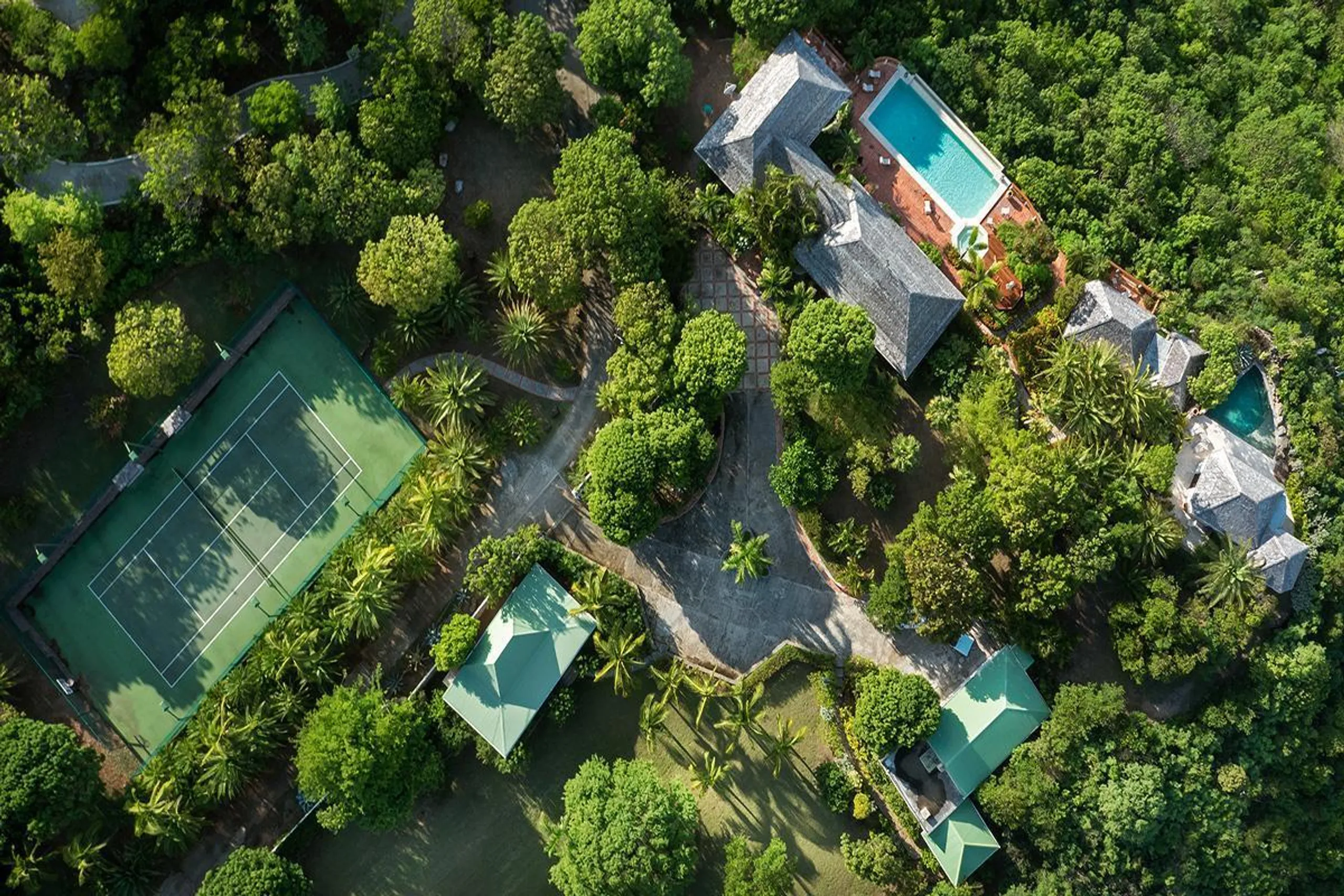 Stunning Oceanside Estate with Private Pool and Jacuzzi — photograph 4