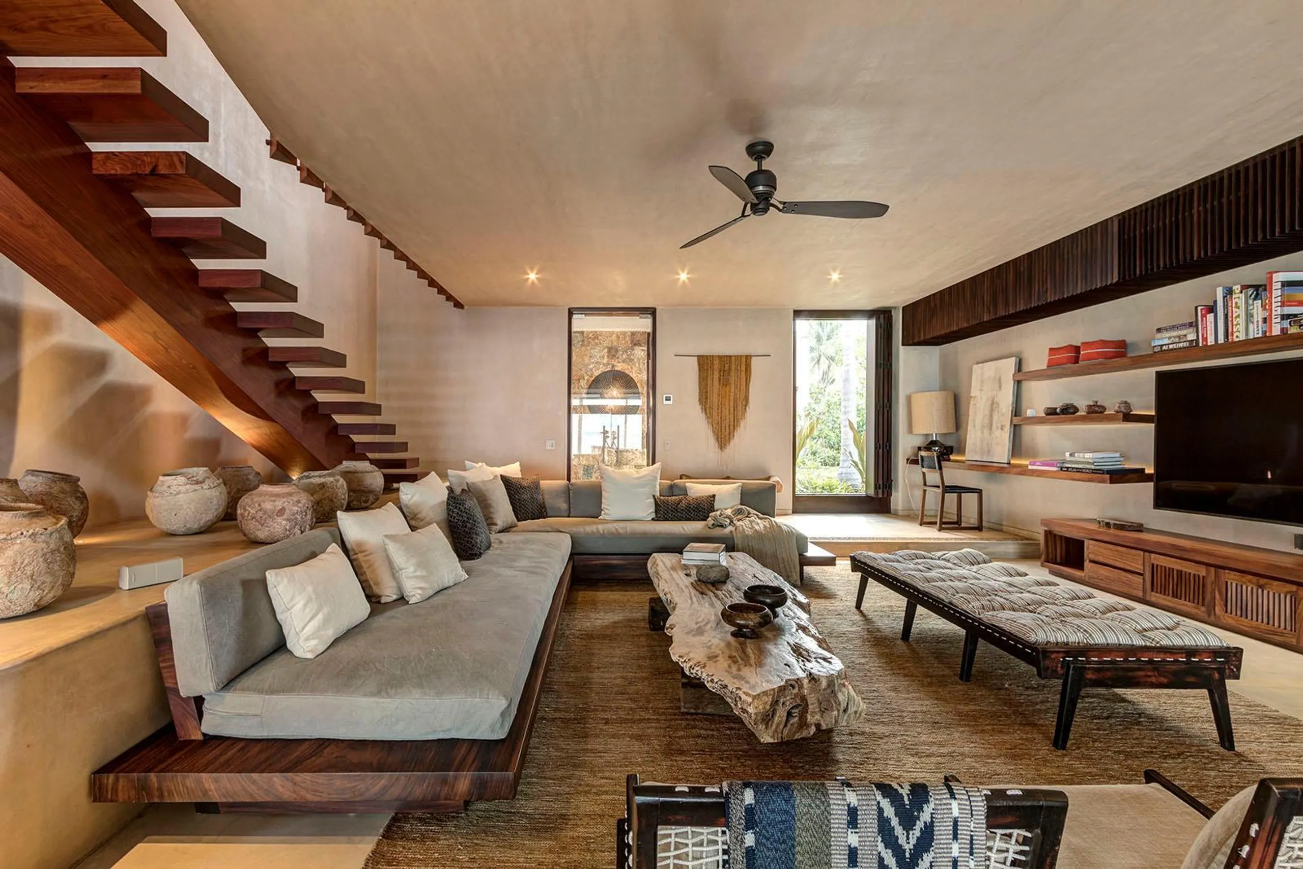 La Punta Grand Beachfront Estate with Infinity Pool and Endless Ocean Views — photograph 6