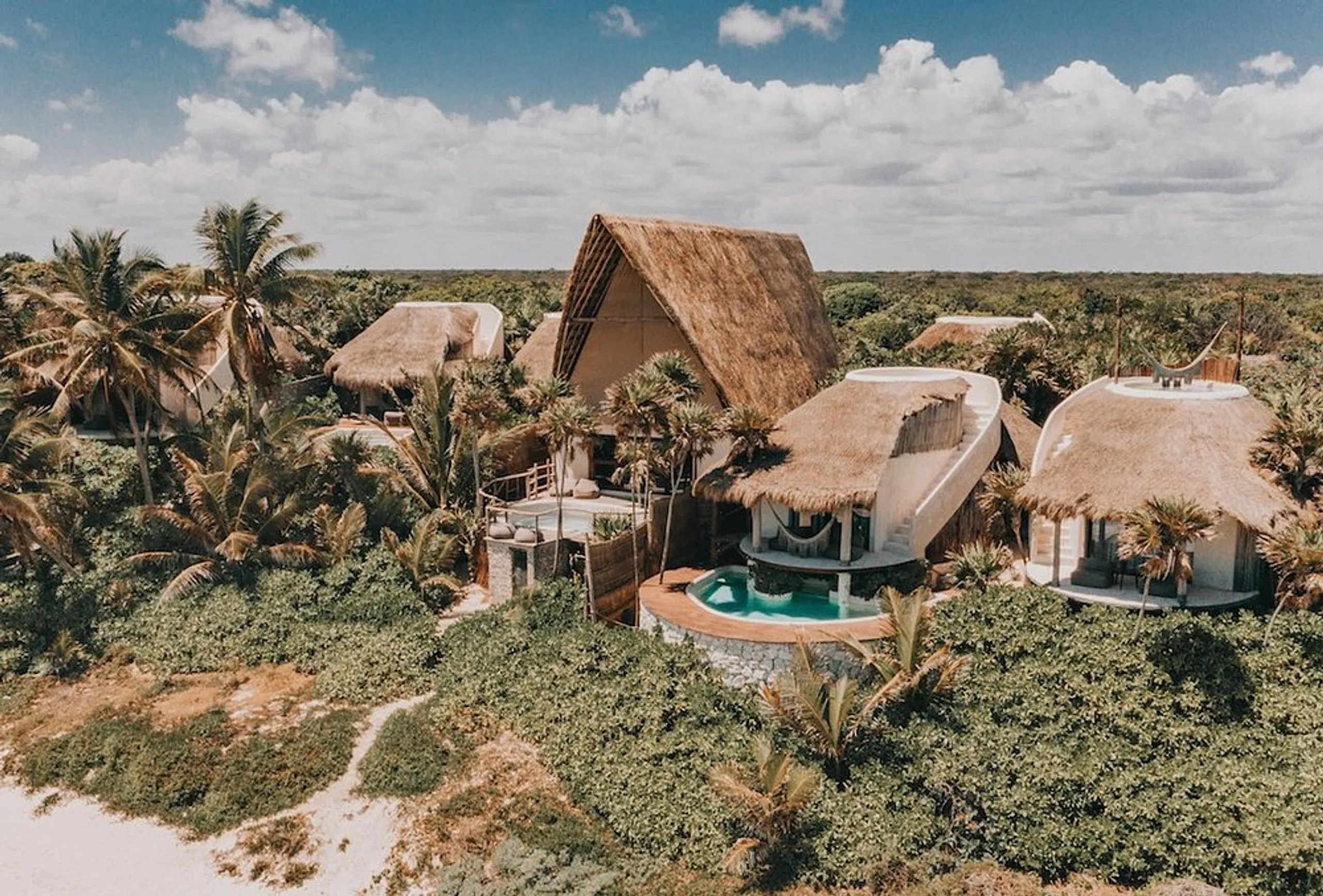 Resplendent Seaview Villa with Walks to Beach — photograph 7