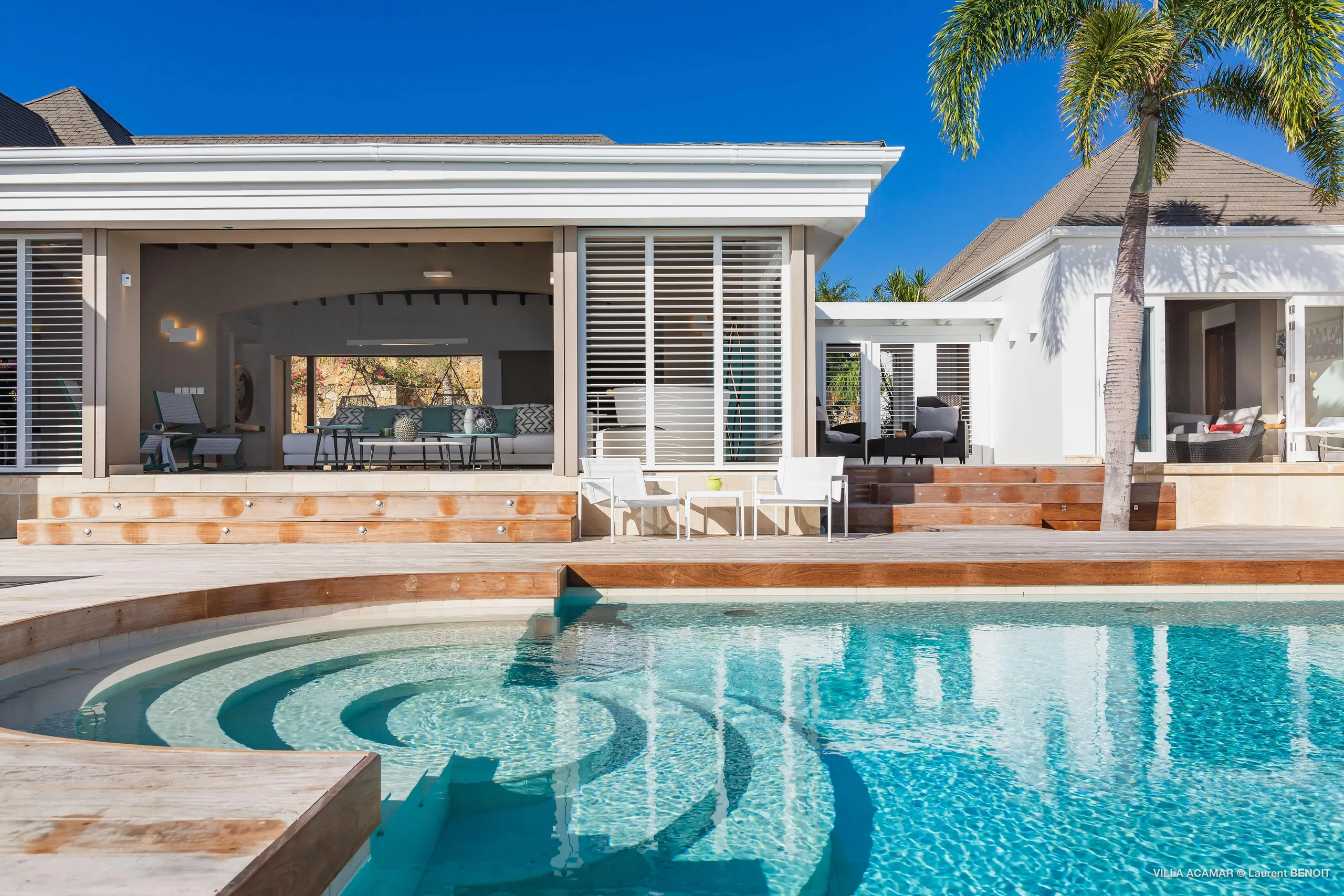 Exquisite Seaview Villa with Incredible Pool and Home Cinema — photograph 7