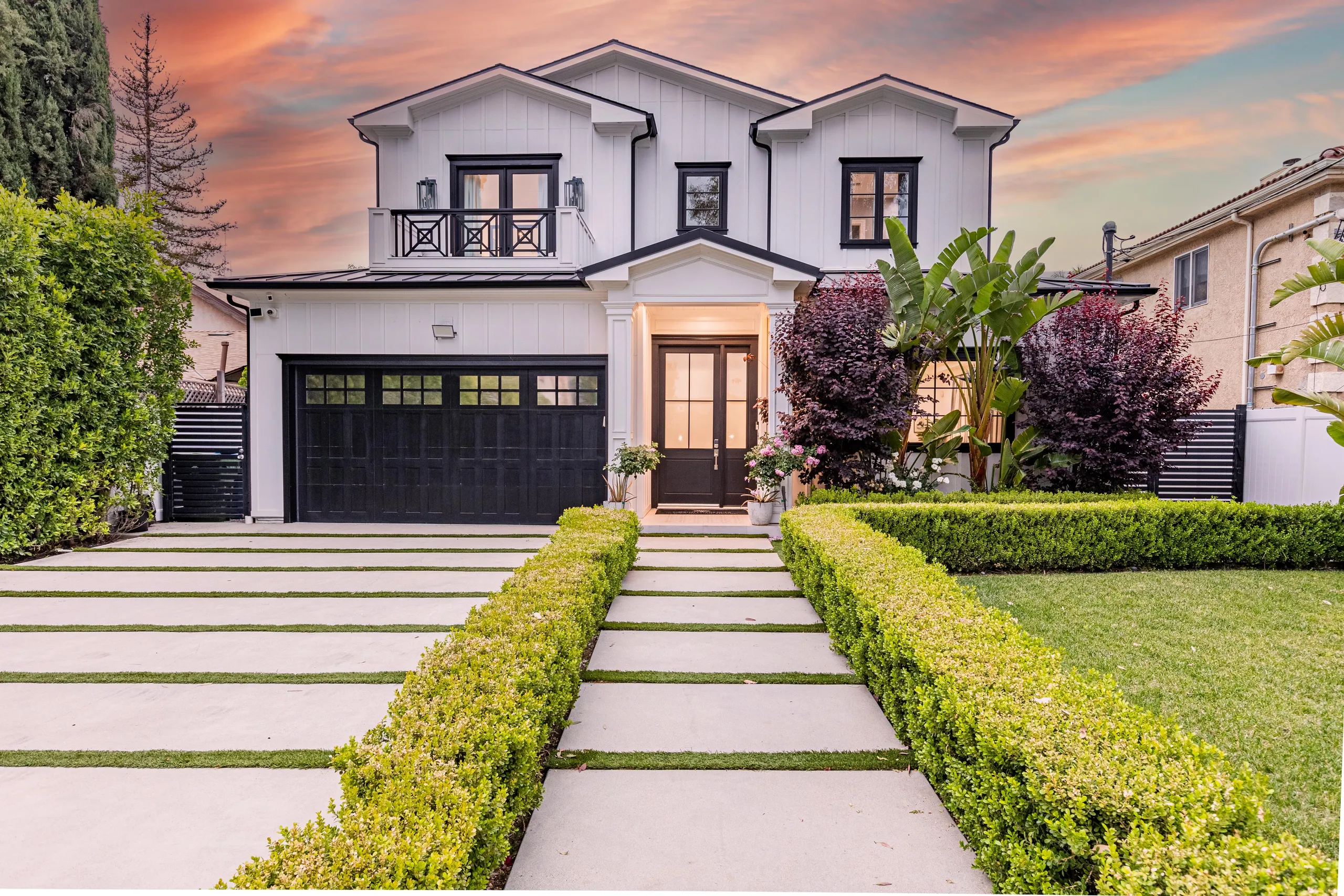 Exclusive Tarzana Haven with Private Pool, Spa and Stone Fireplace — photograph 12