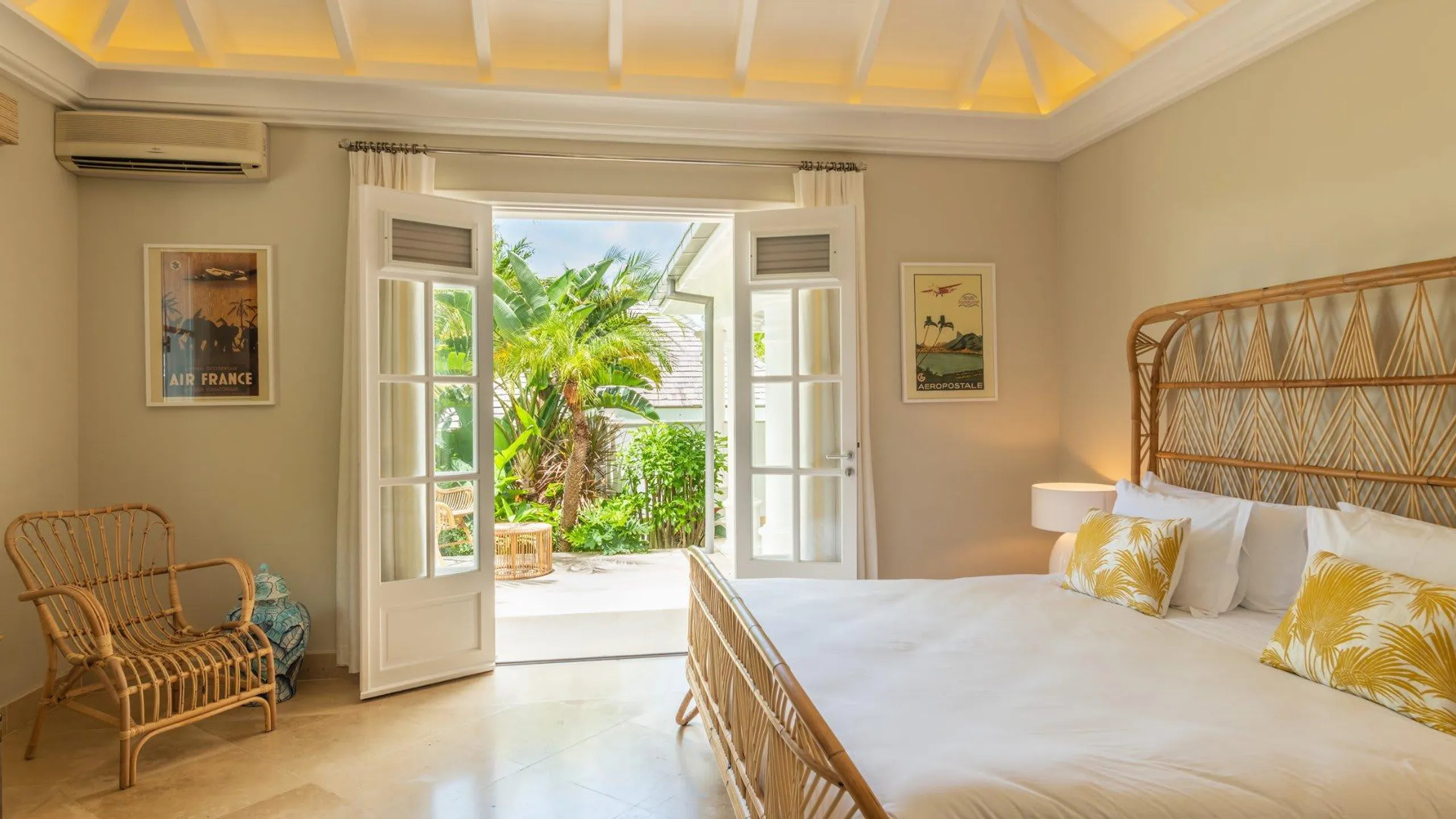 Upscale Caribbean Style Villa with Private Pool and Oceanview — photograph 11