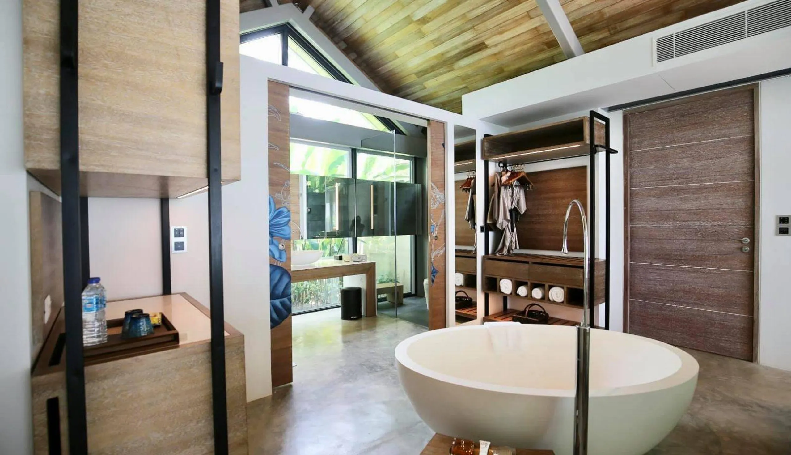 Blissful Oceanview Villa with Private Pool and Game Room — photograph 12