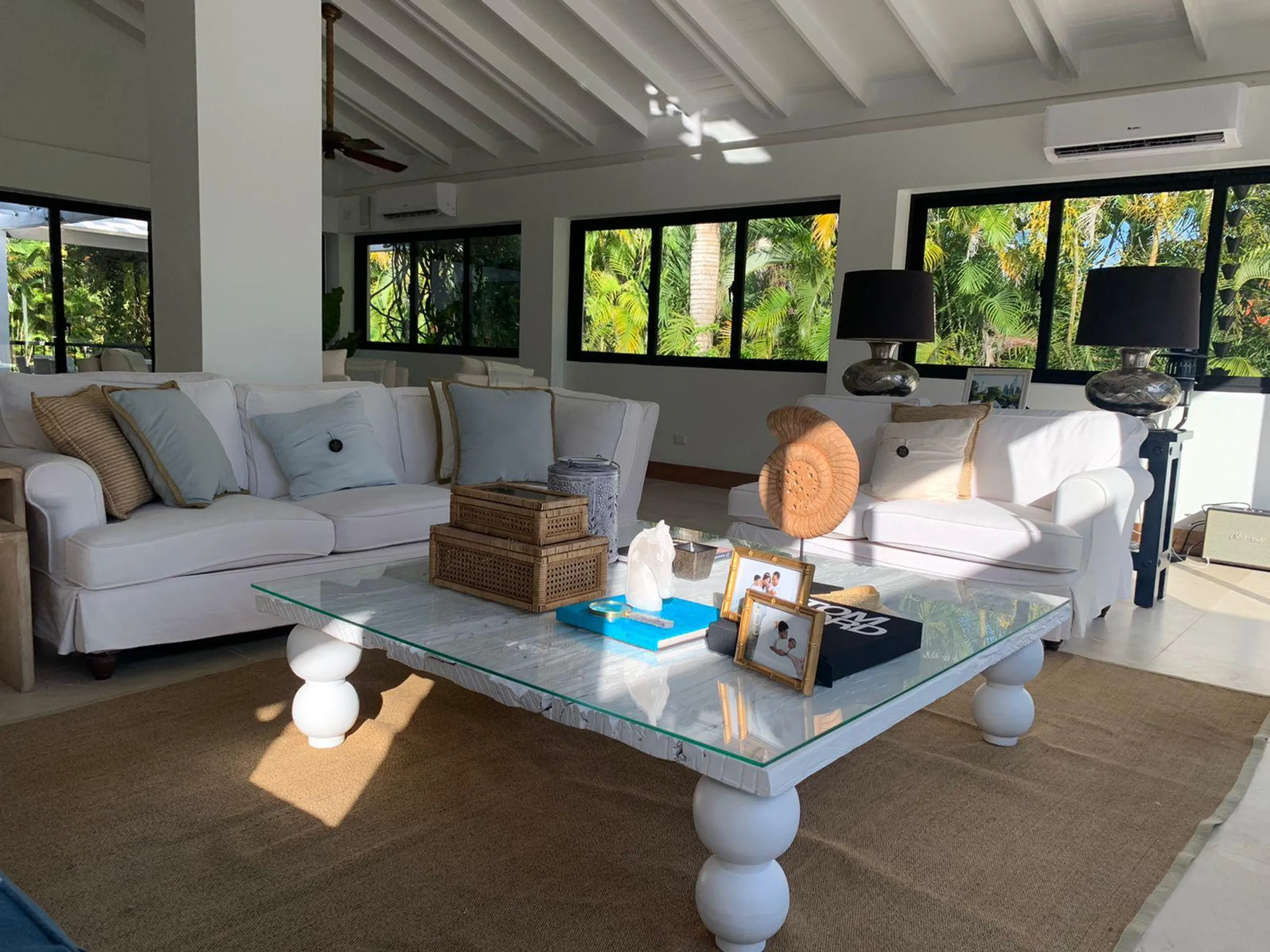 Stunning Tropical Retreat with Private Pool and Hot Tub — photograph 2