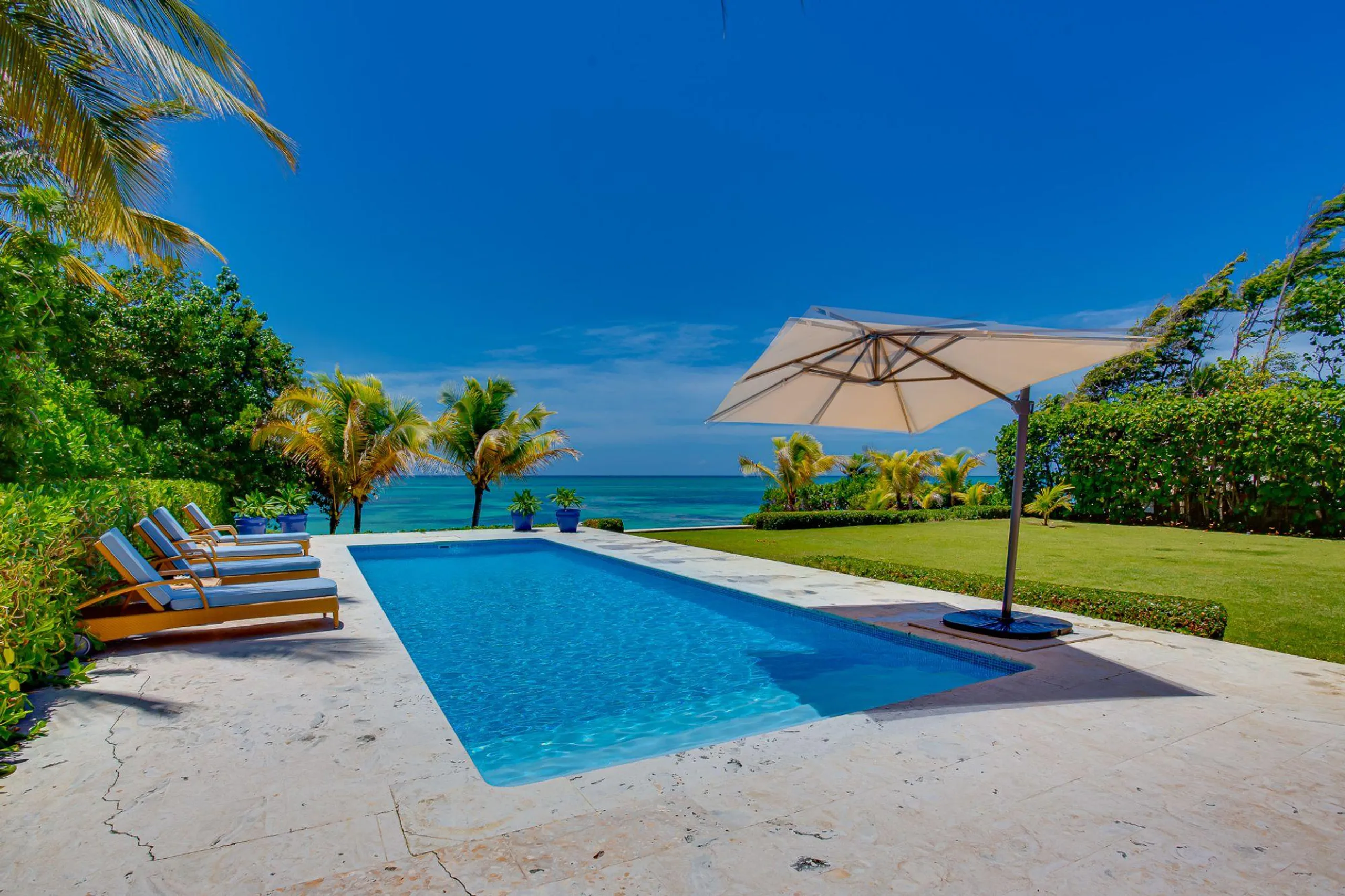 Chic Bright and Airy Villa with Private Pool and Spectacular Caribbean Views — photograph 3