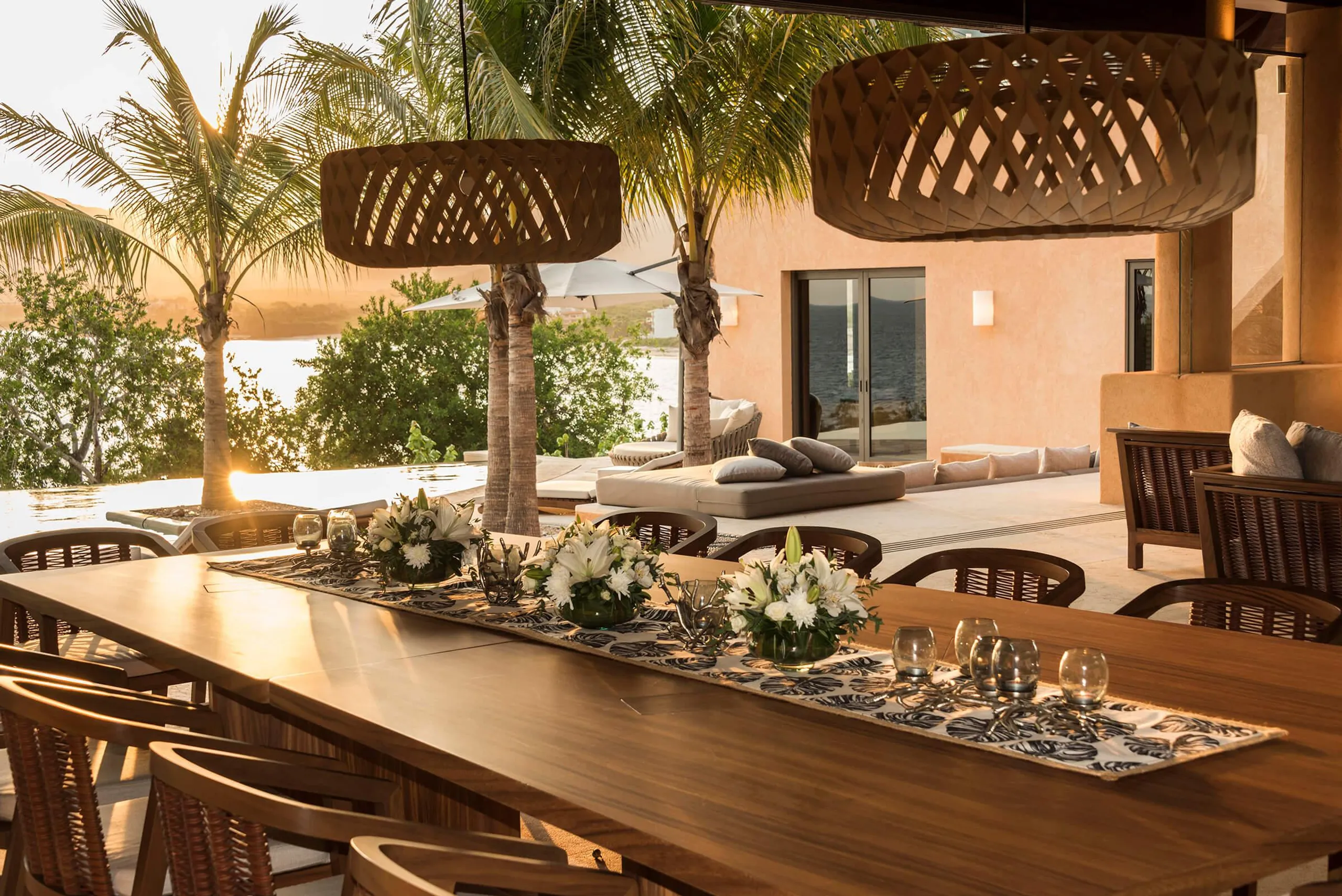 Majestic 3-Level Villa with Infinity Pool and Ocean Views in Kupuri — photograph 5