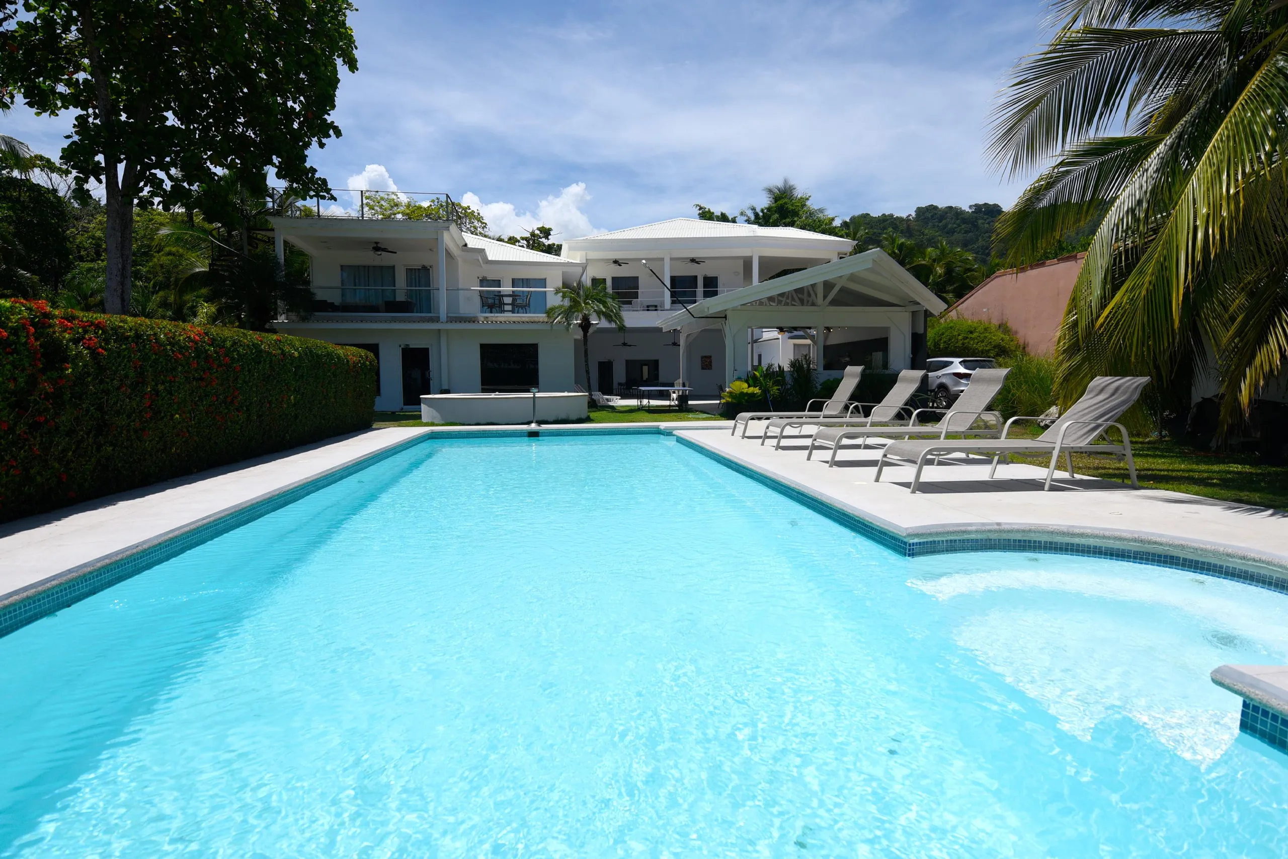 Ultimate Beachfront Luxury 14-Bedroom Estate in Jaco Beach with 2 Private Pools — photograph 2
