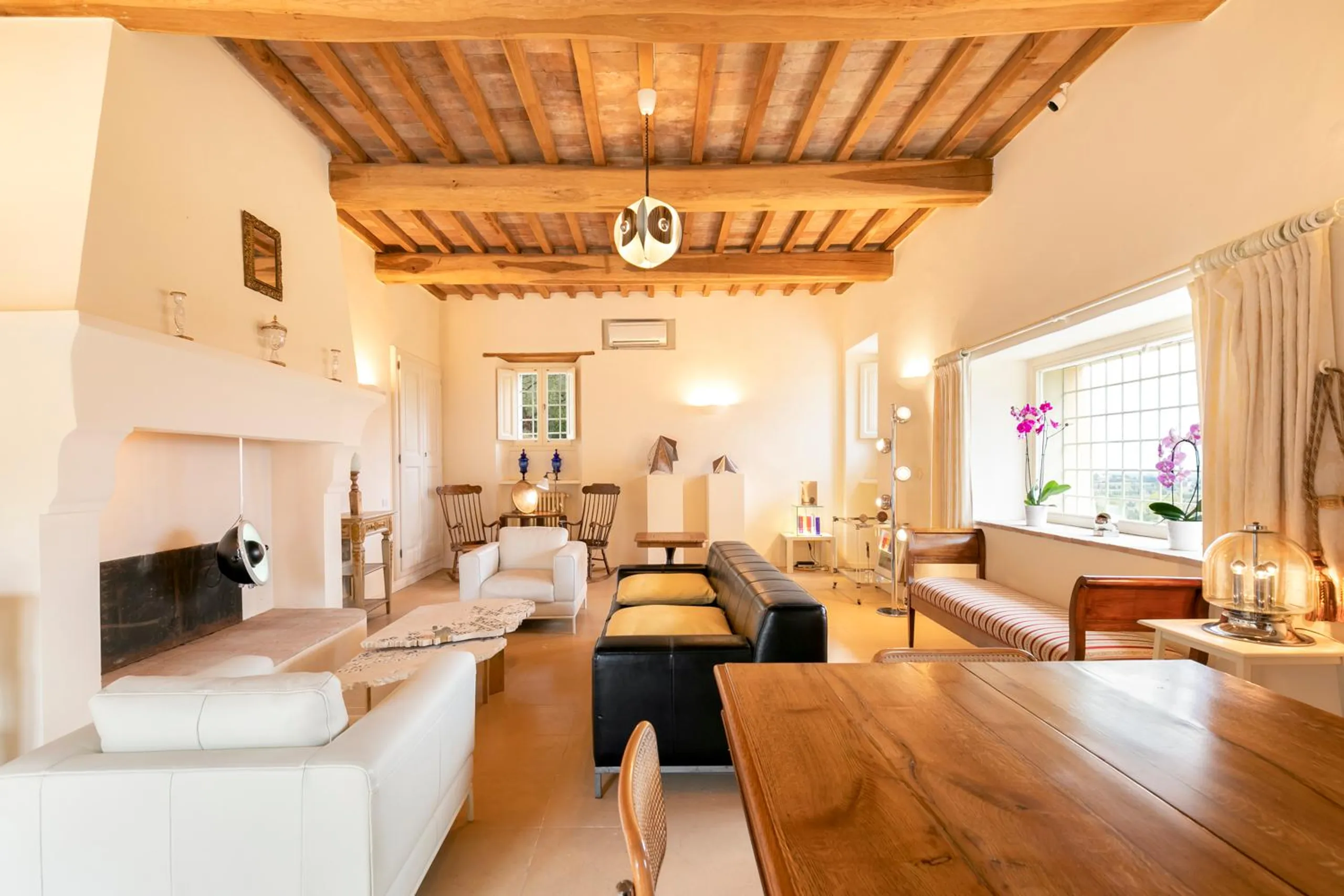 Historic Umbrian Villa with Private Pool and Gardens — photograph 10