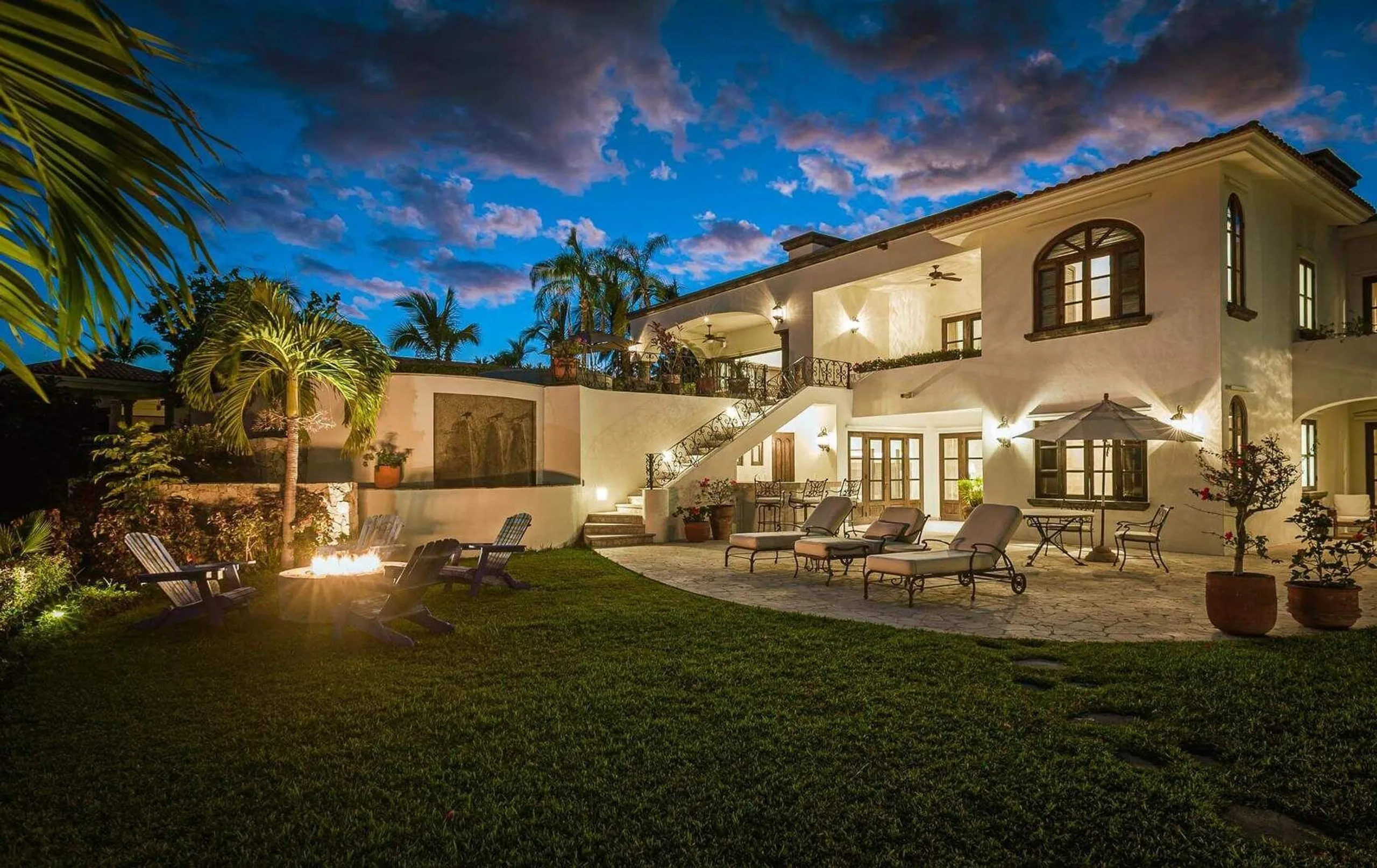 Palmilla Hacienda Sunset Estate with Infinity Pool and Ocean Views — photograph 9