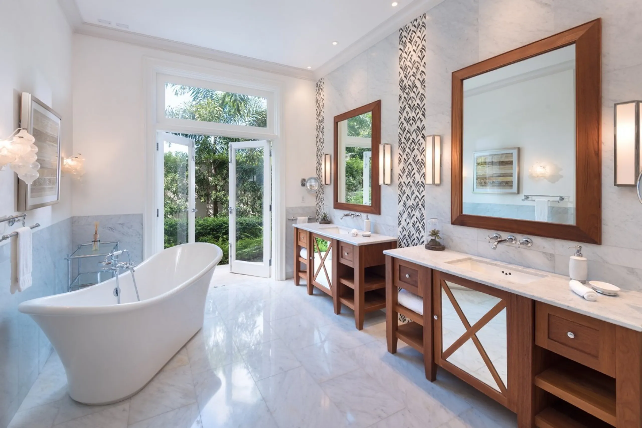 Sophisticated Contemporary Villa with Private Pool and Beach Views — photograph 6