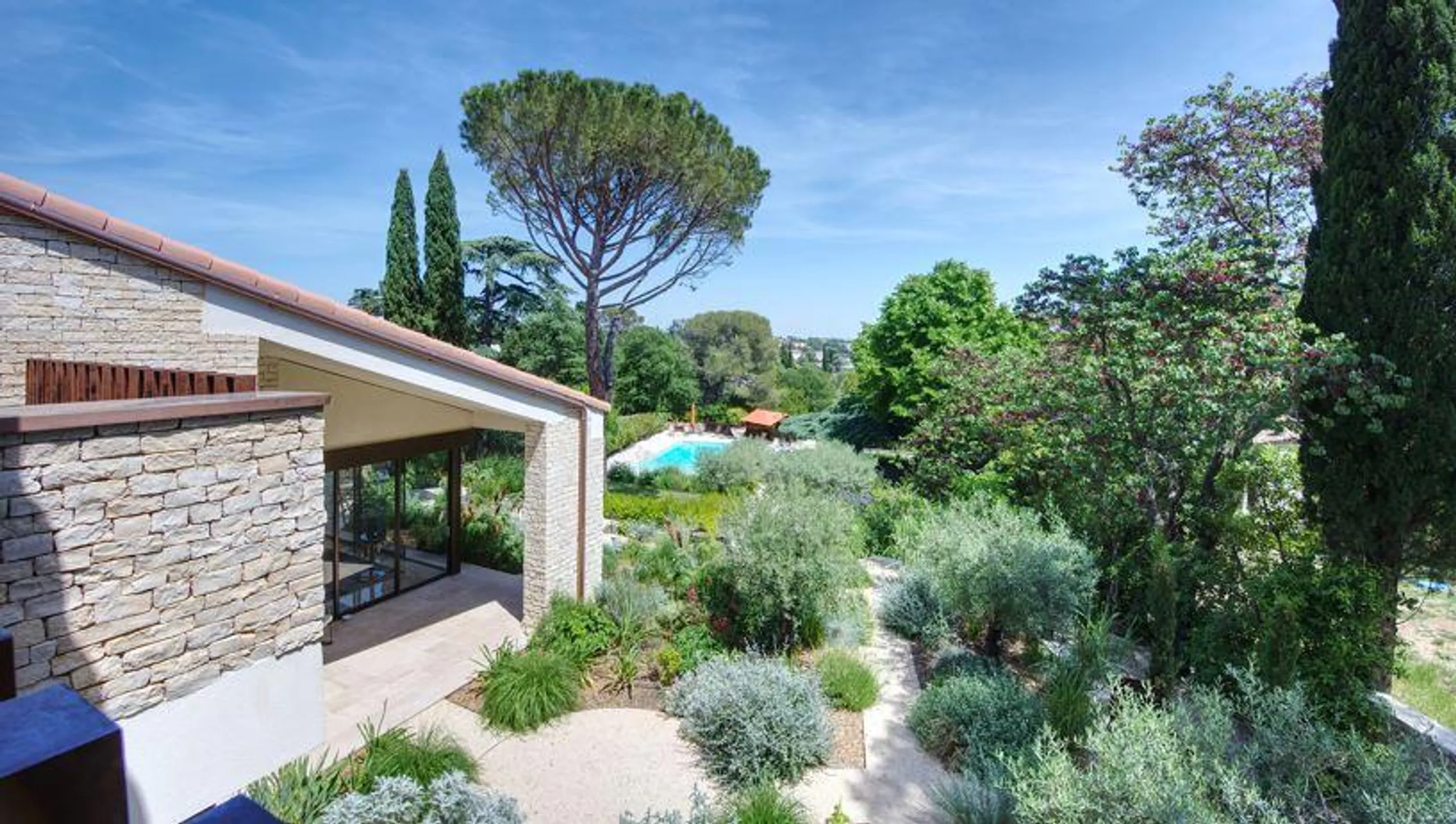 Provencal Bliss Retreat with Private Pool, and Scenic Golf Cart Adventures — photograph 3