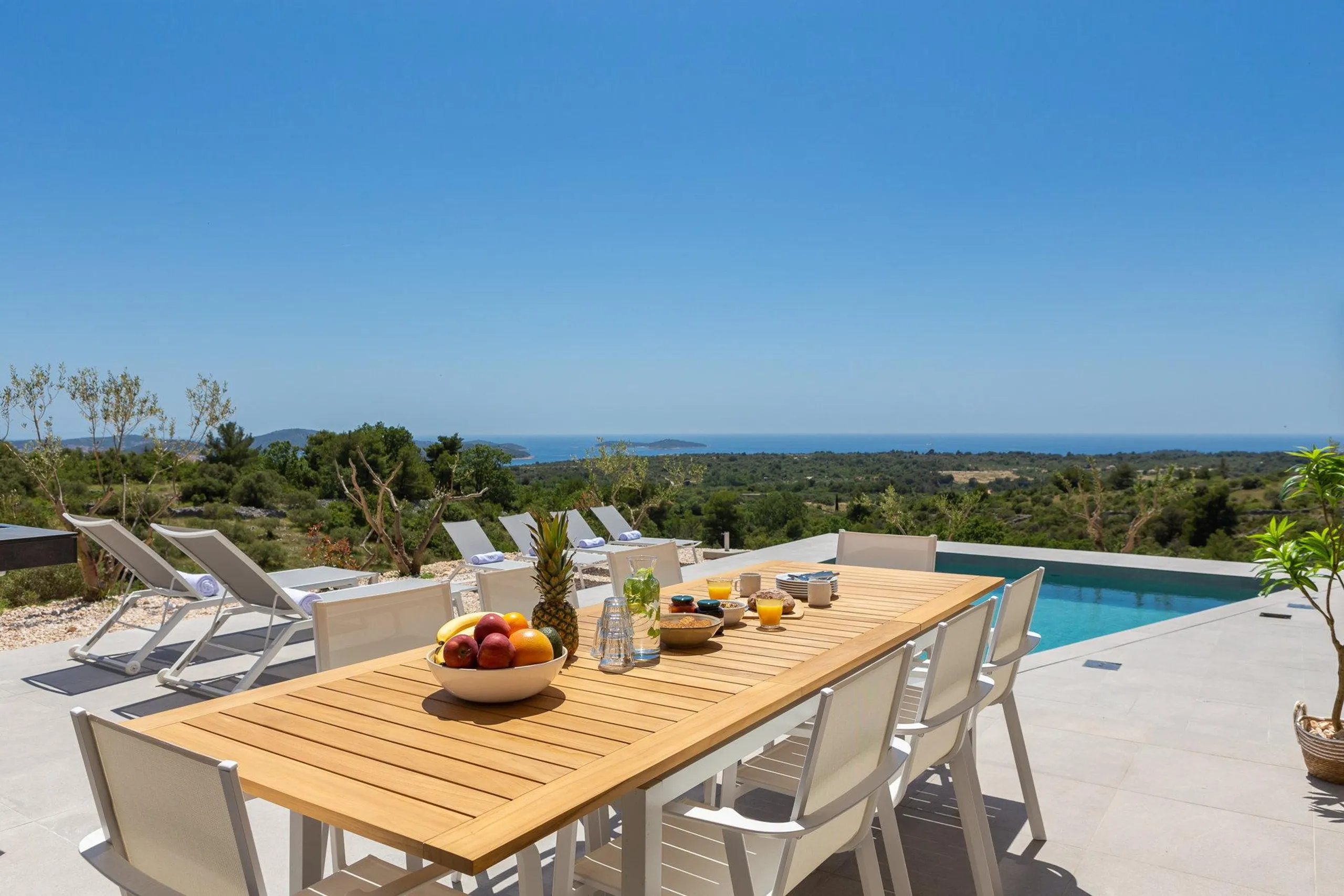 Spectacular Villa with Pool and Stunning views of the Nearby Rogoznica Archipelago — photograph 11