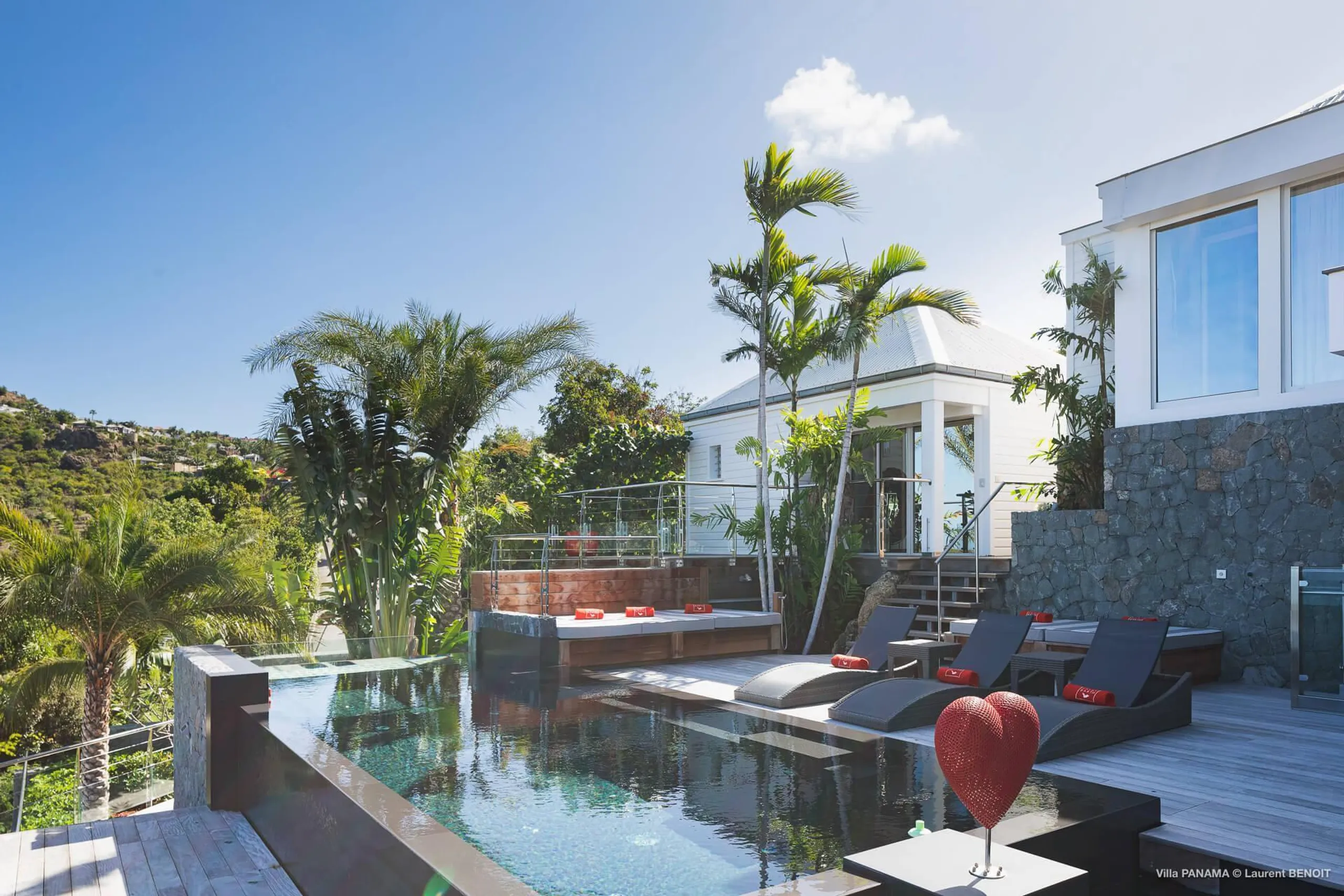 Exclusive Haven Villa with Heated Infinity Pool and Stunning Ocean Views — photograph 7