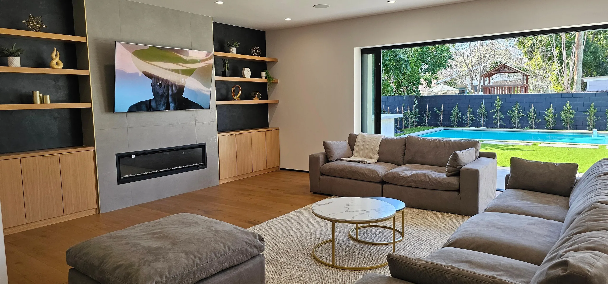 Spacious 6BR Villa in Sherman Oaks with Private Pool & Garden — photograph 4