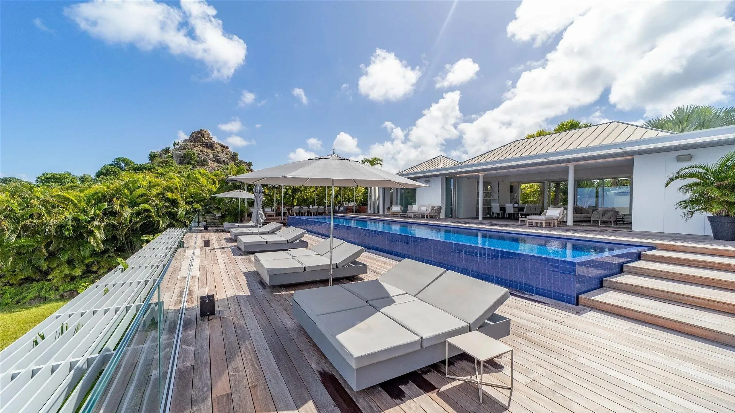 Luxurious Oceanfront Villa with Infinity Pool, Saint Barthelemy