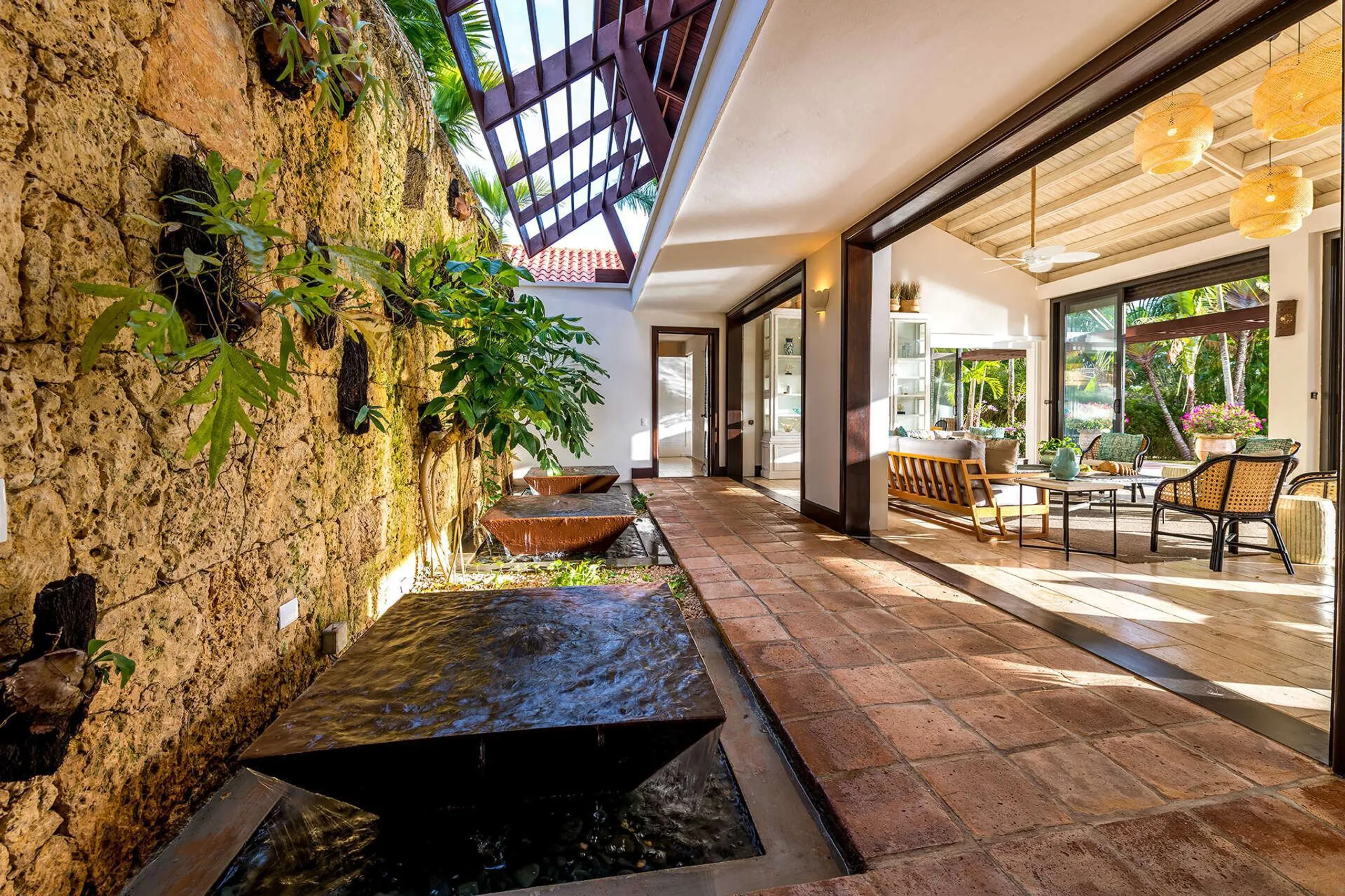 Contemporary Flair Chic Styled Villa With The Essence of Dominican Living — photograph 3