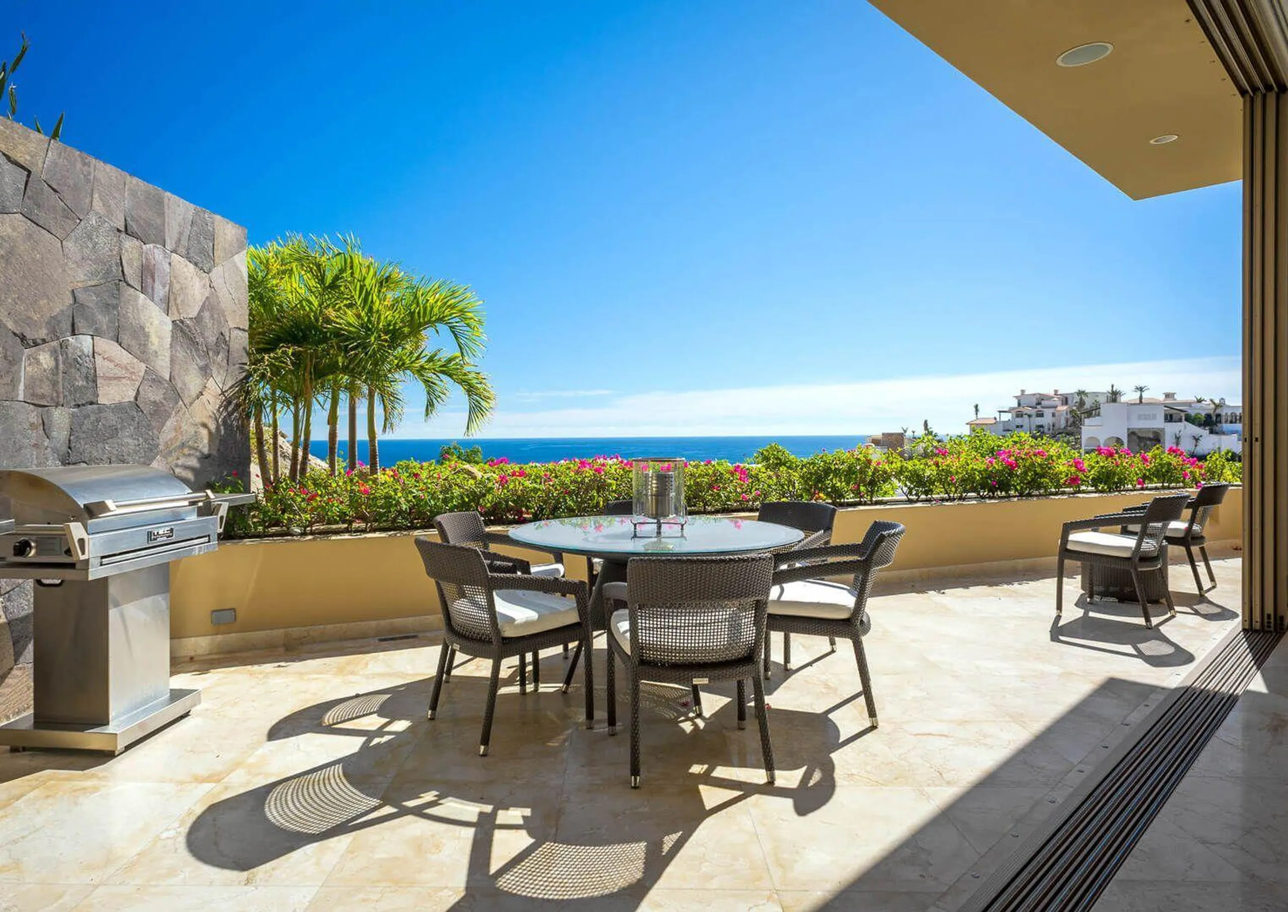 Modern Pedregal Luxe Retreat with Private Pool and Sweeping Views — photograph 8
