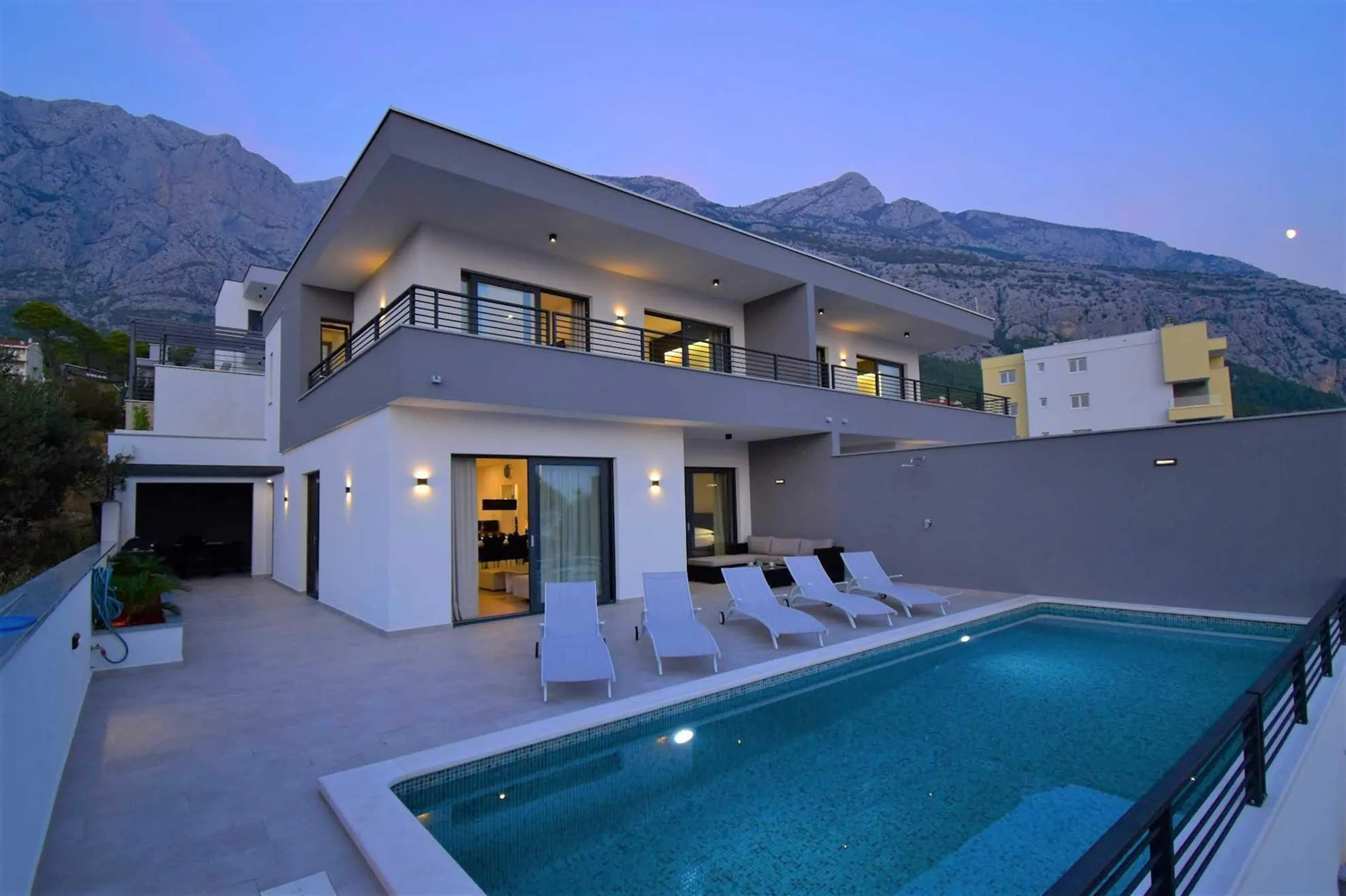 Plush Villa with Heated Pool and Panoramic Views of the Adriatic Sea, Splitsko Dalmatinska