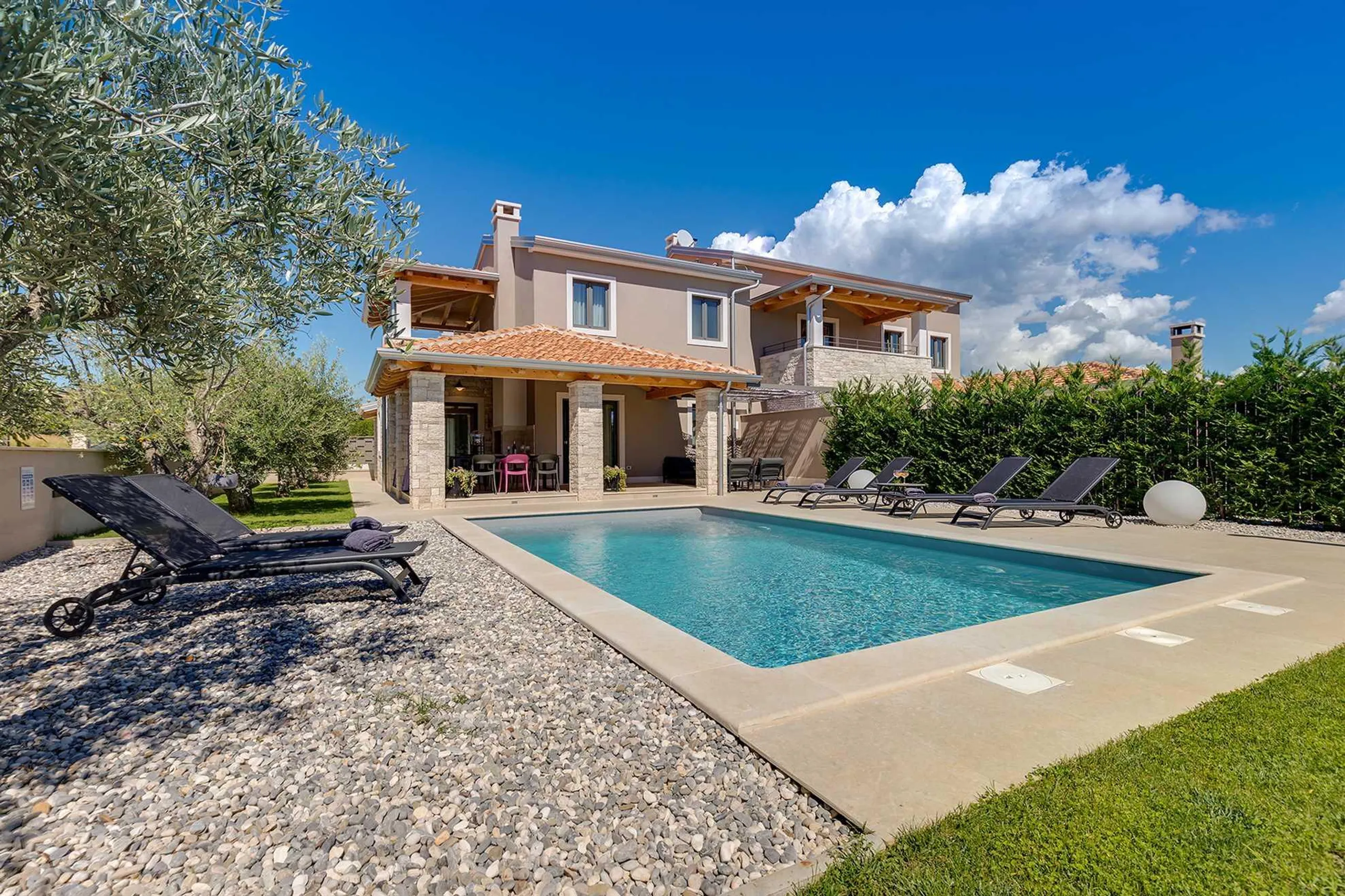 Inspiring 3Bedroom Villa with Pool and Tranquil Surroundings — photograph 3