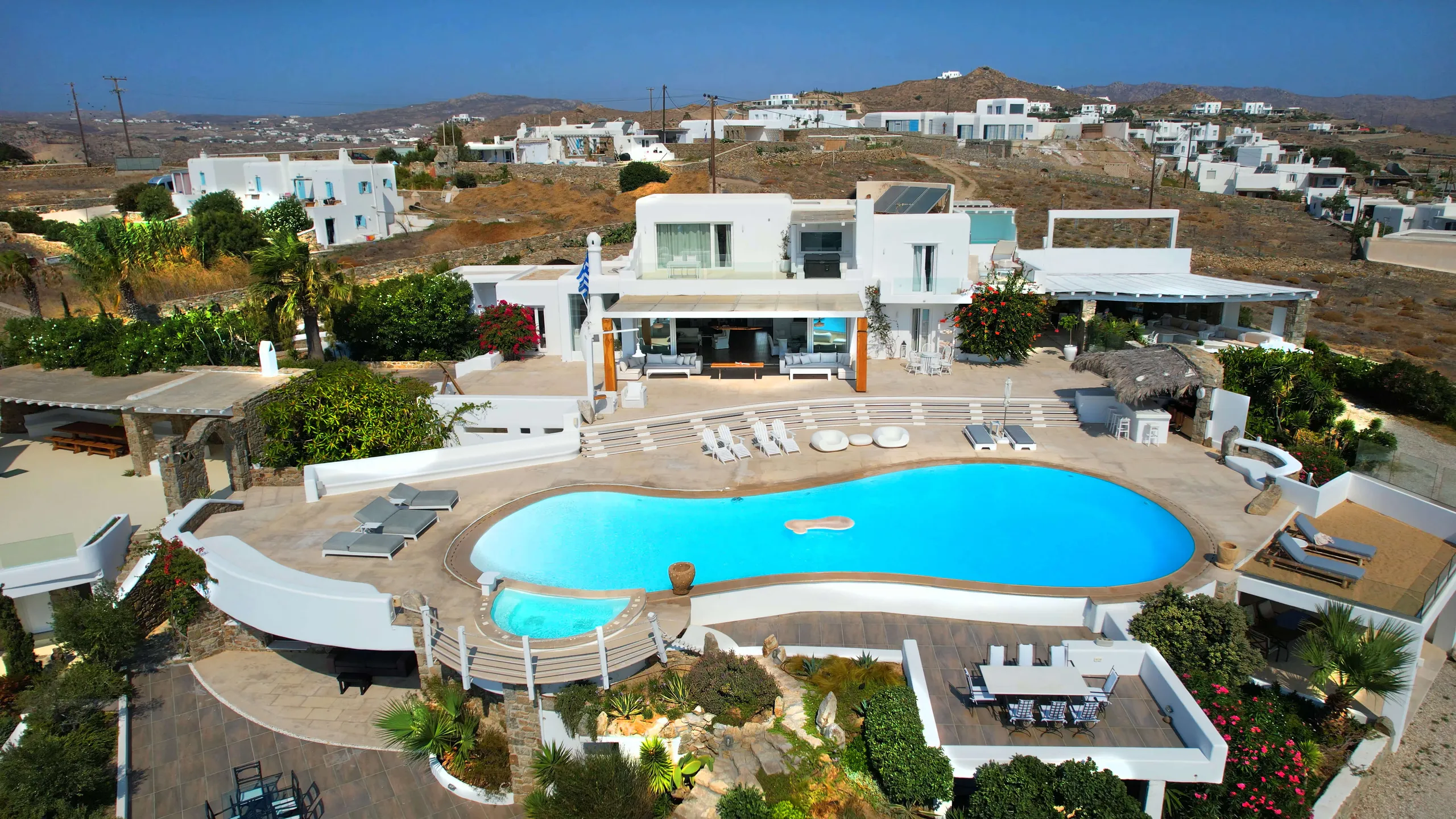 Unparalleled 7,000sqm Estate with Heated Pools, Spa, Panoramic Sea Views, and World-Class Amenities — photograph 8
