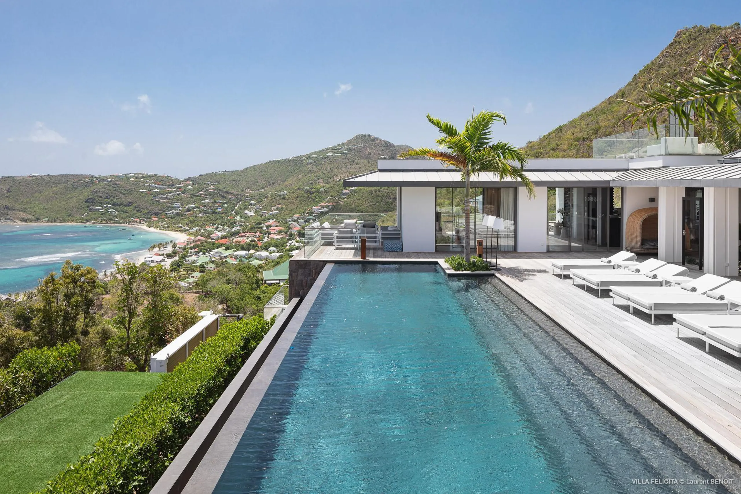 Opulent Paradise Villa with Infinity Pool, Fitness Room and Movie Theater — photograph 4